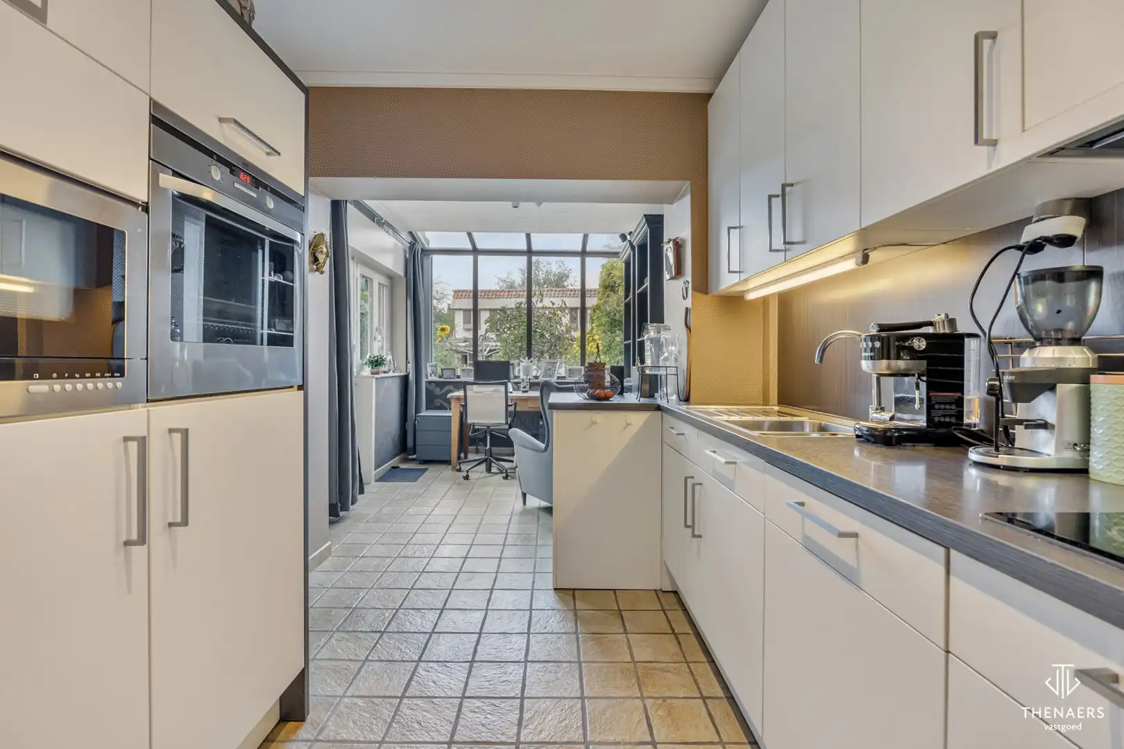 Ruime halfopen gezinswoning met 194 m² woonoppervlakte, drie slaapkamers en aangename tuin in Heers. foto 7