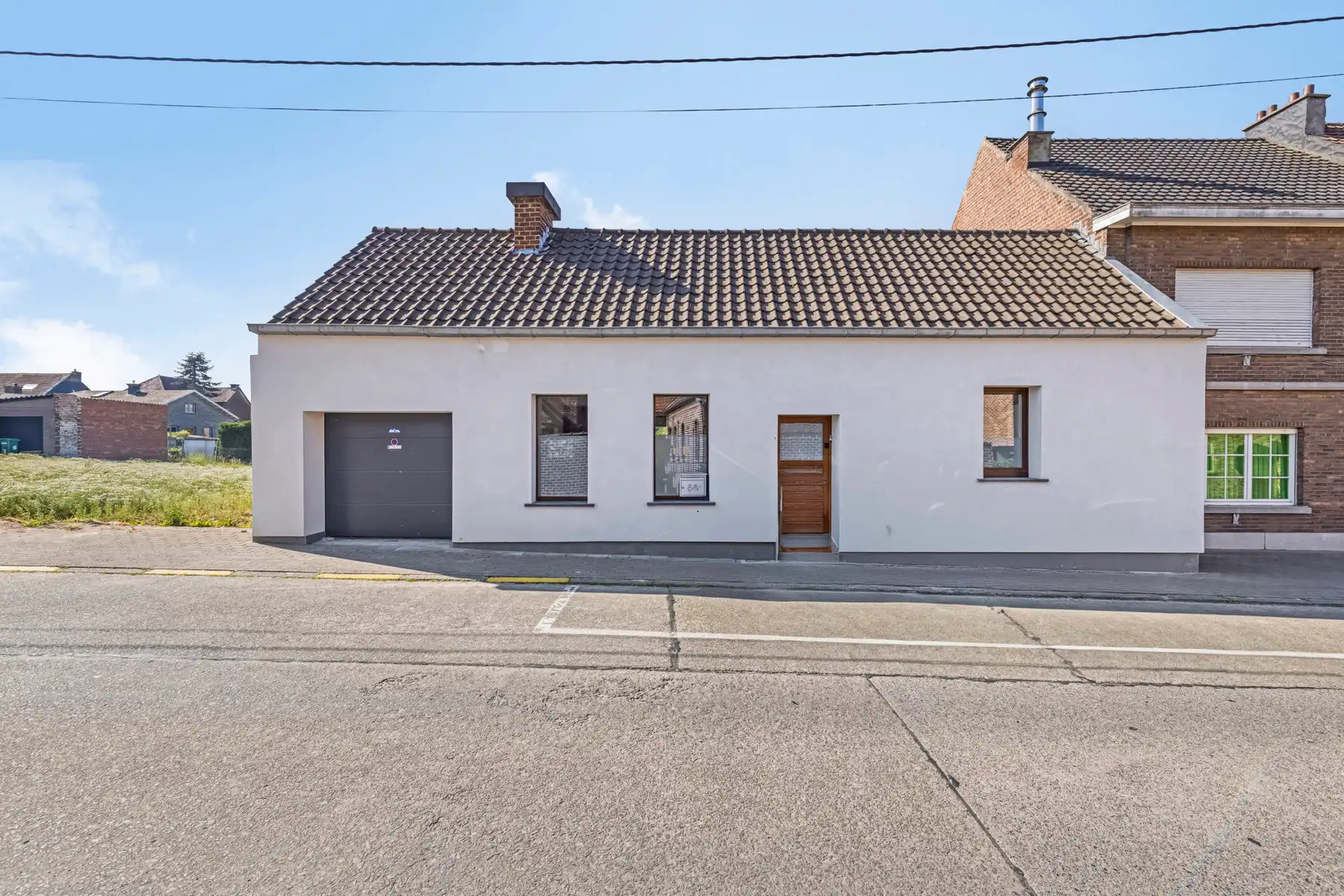 *** ONDER COMPROMIS ***  foto {{pictureIndex}}