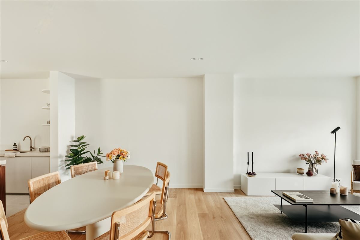 Luxueus gerenoveerd gelijkvloers appartement met 40m² terras foto 7