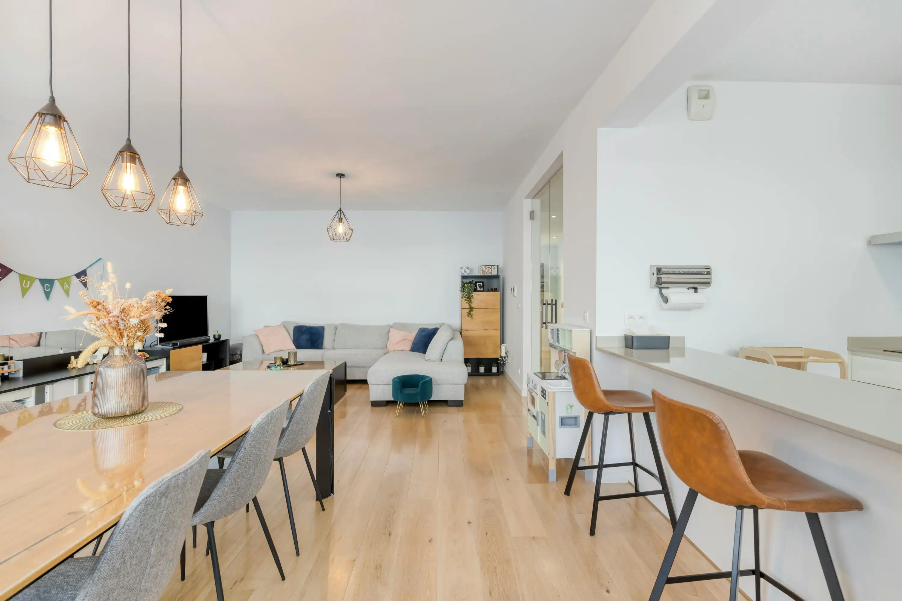 Kwalitatief appartement met 3 slaapkamers te koop in Merksem foto 4