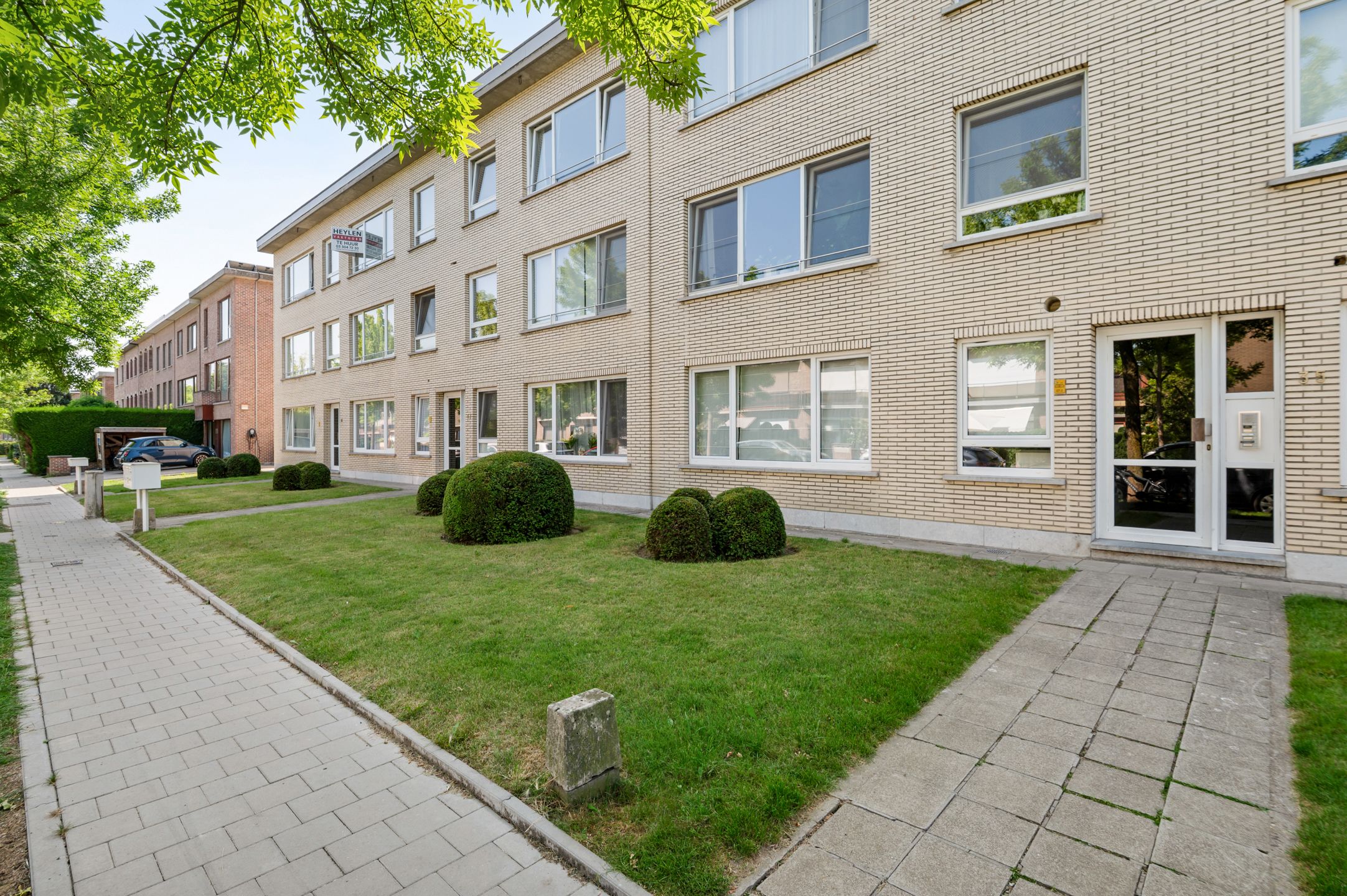 Mooi gelijkvloers appartement met 2 slk., tuin en garagebox foto 17