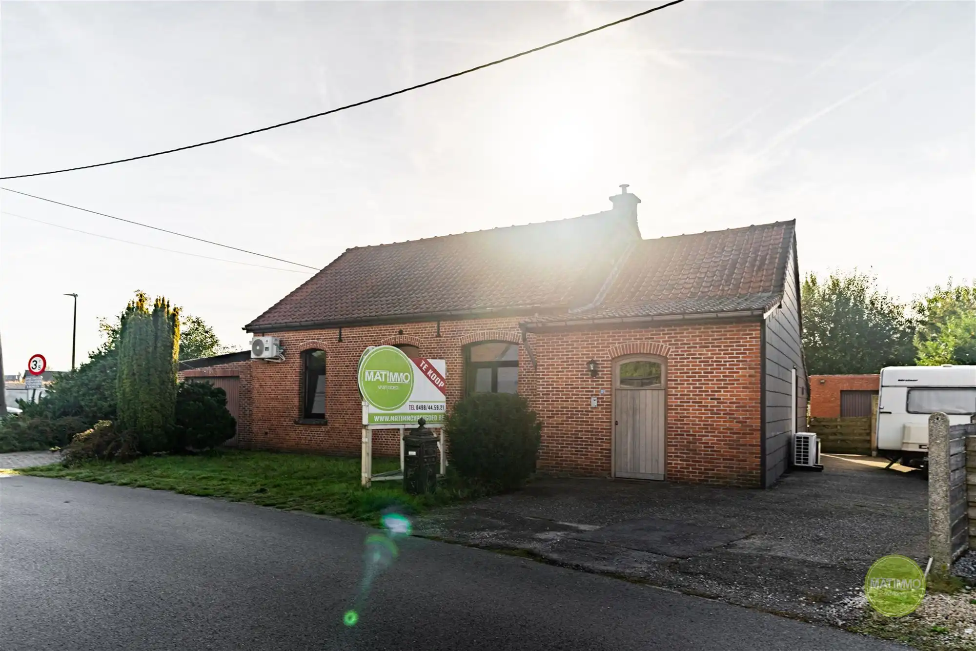 Karaktervolle woning op een uitzonderlijk ruim perceel!  foto 2