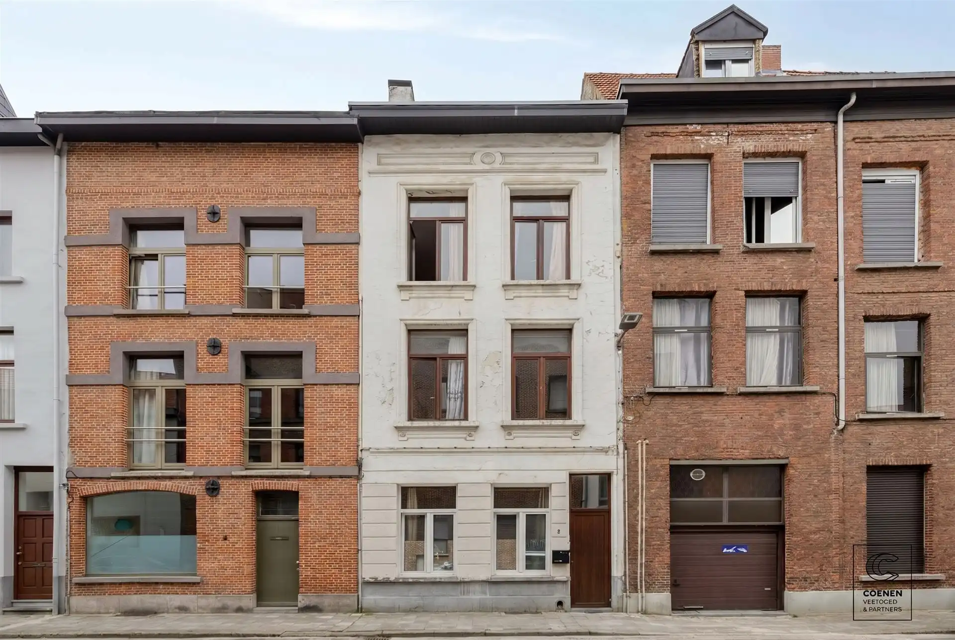Hoofdfoto van de publicatie: Ruime woning, momenteel ingericht als 4 studio's!