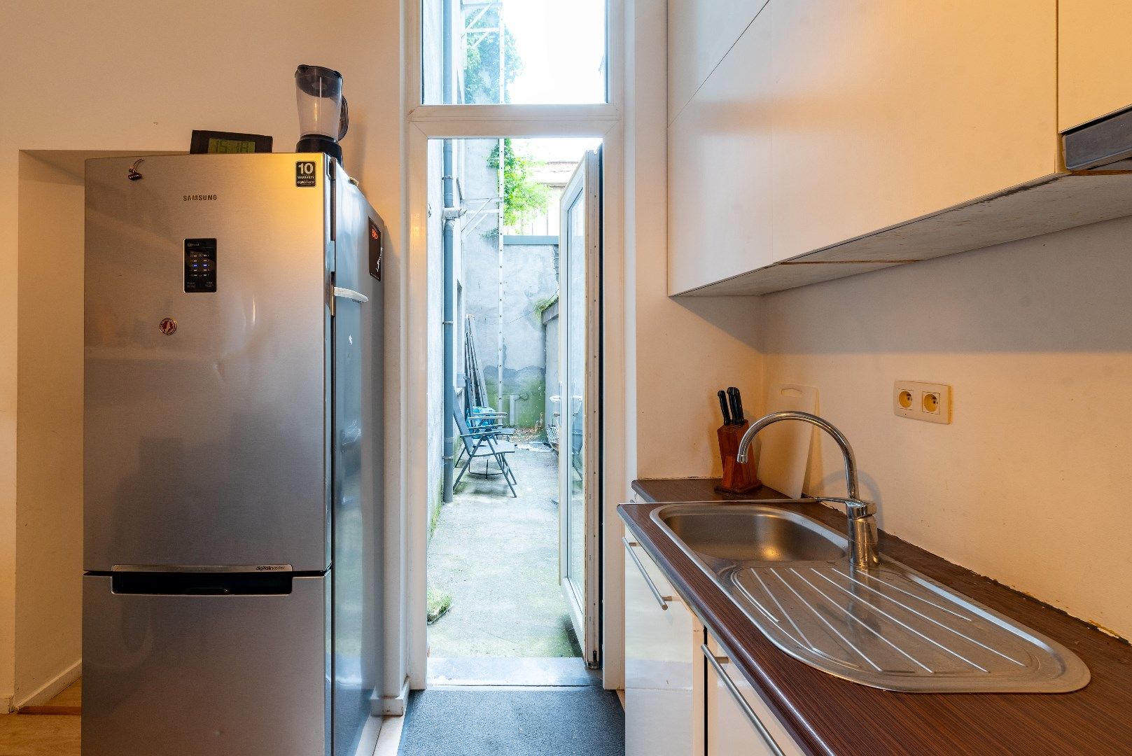 één slaapkamer appartement met koer foto 3