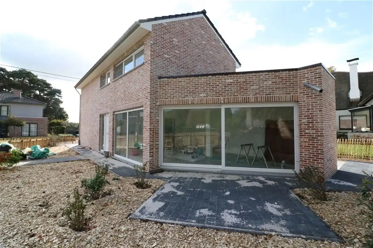 Bosrijk gelegen, vrijstaande woning met 2 slaapkamers foto 2