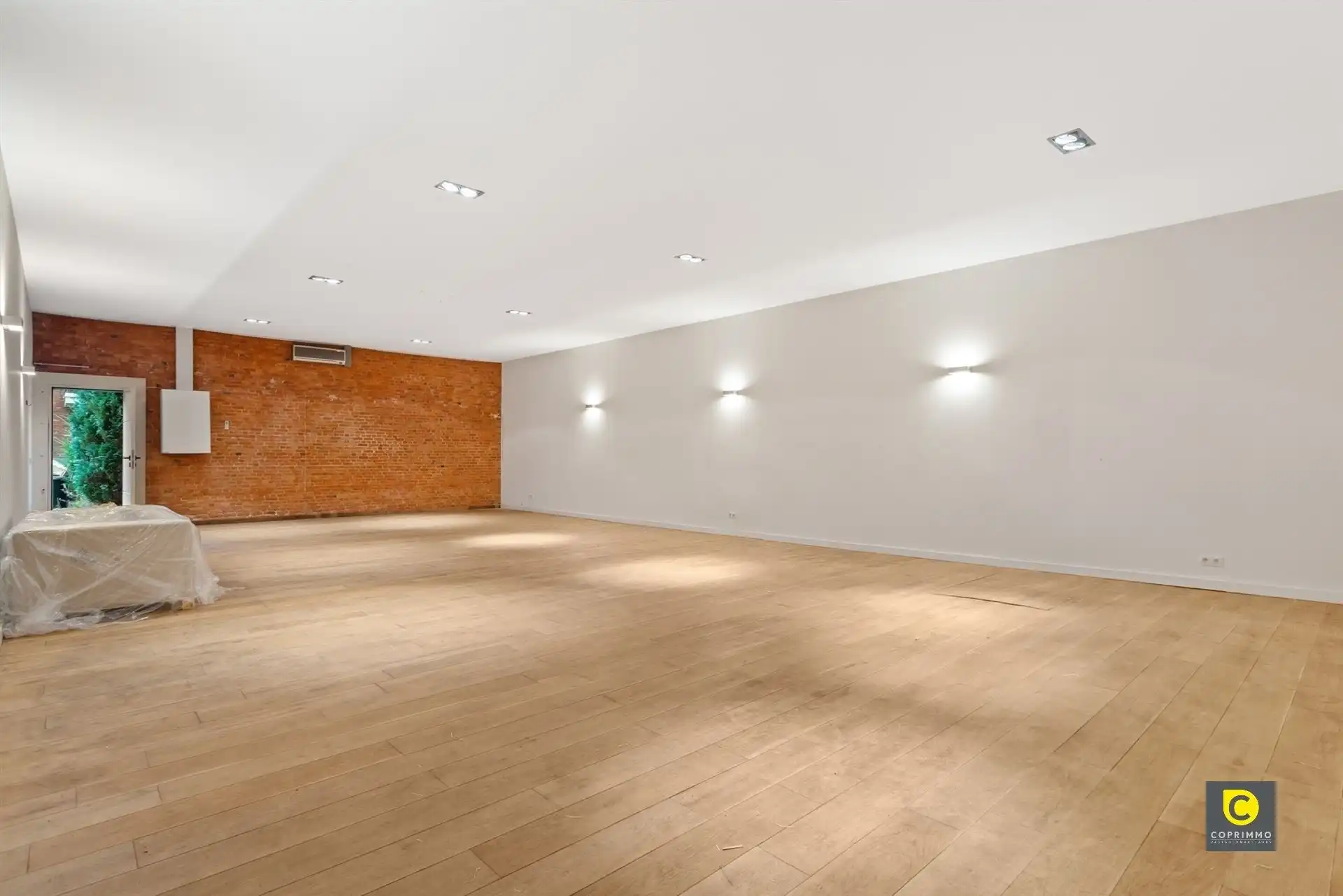 Unieke woning met 450 m² magazijn & showroom foto 8