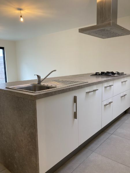 2 slaapkamer app met ruim terras en carport foto 5