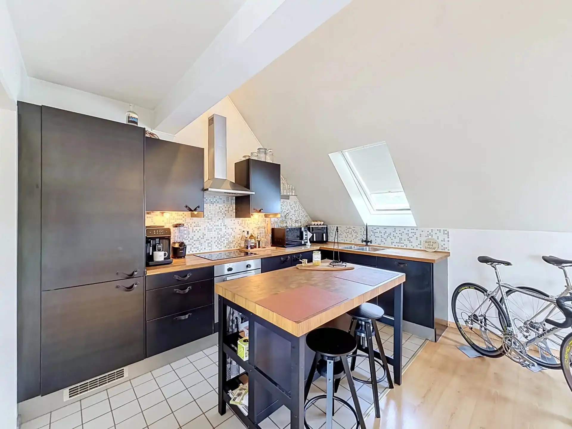 Gezellig en ruim duplex appartement in hartje Lommel met staanplaats. foto 10