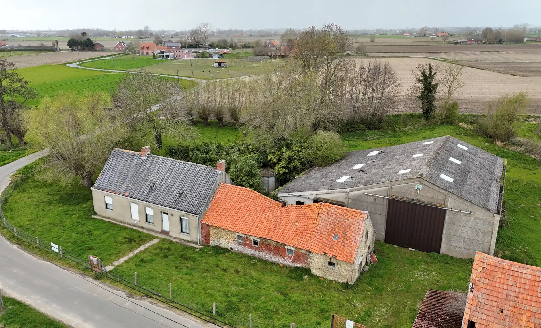 Rustig gelegen alleenstaande woning met loods en schuur te Kortemark  foto 14