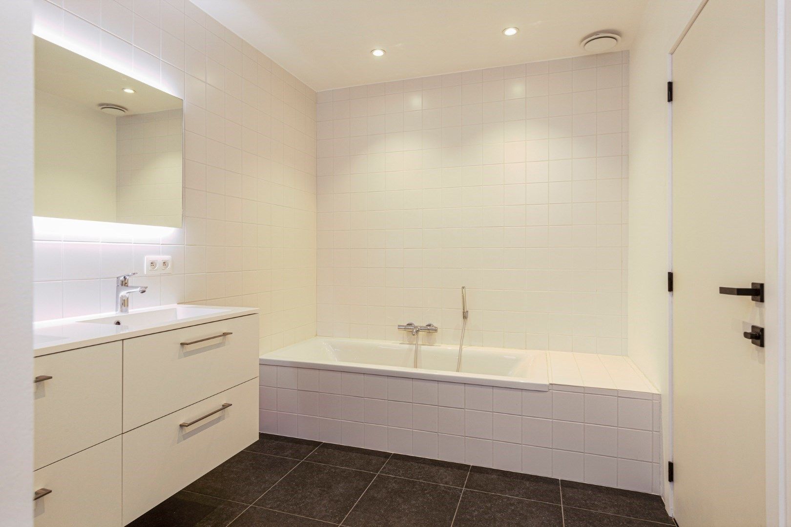 Prachtig gerenoveerde woning met 3 slaapkamers, 2 badkamers en een bewoonbare oppervlakte van 130m² foto 12
