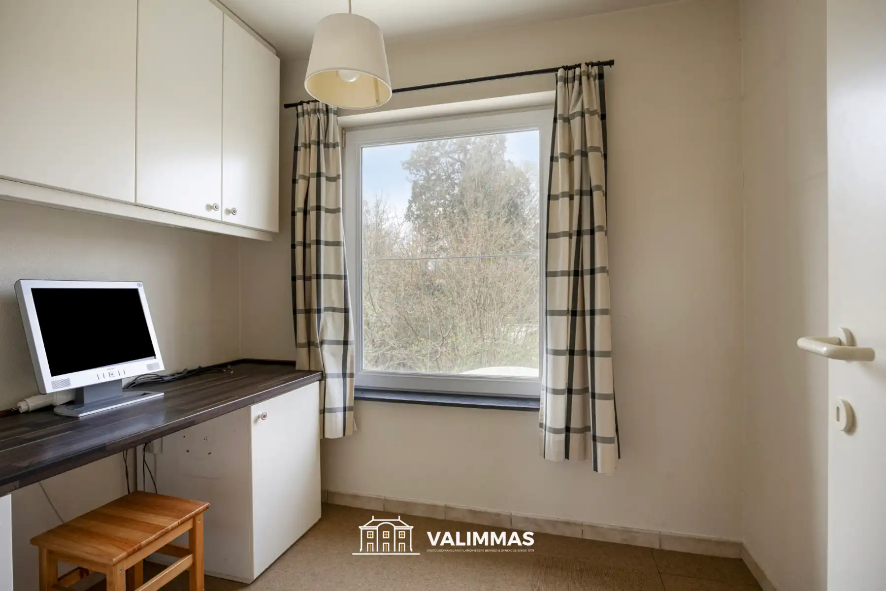 Welgelegen en verzorgde driegevelwoning met garage en tuin foto 23