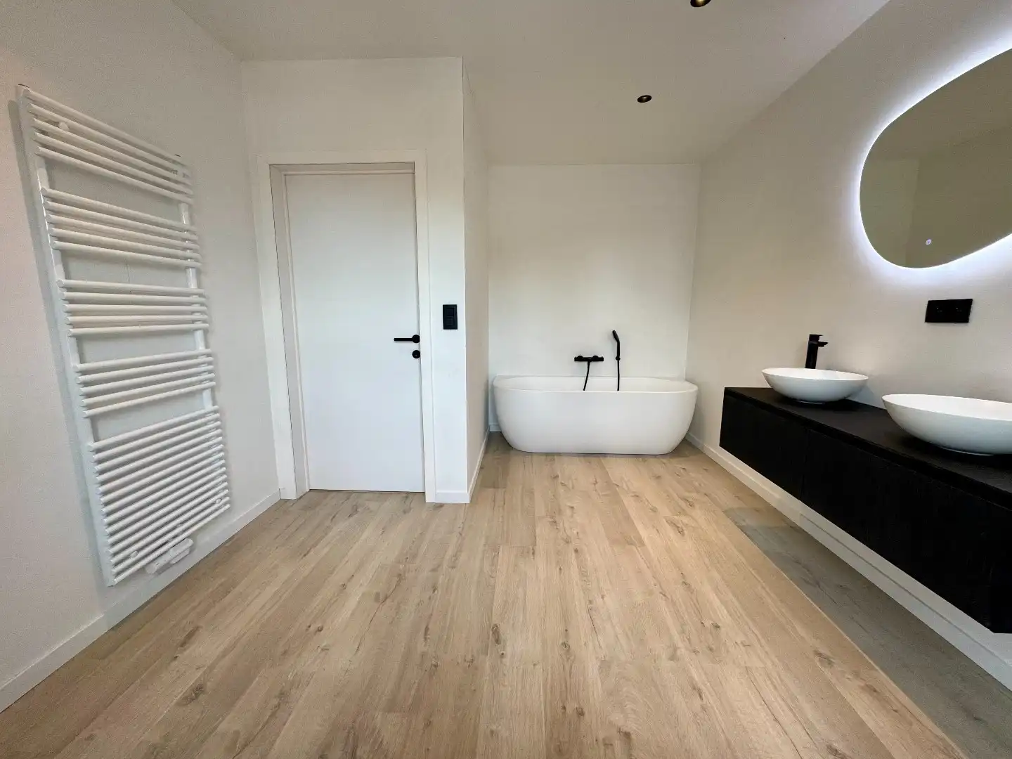 GERENOVEERDE WONING MET 3 SLPKS, TUIN EN GARAGE foto 13