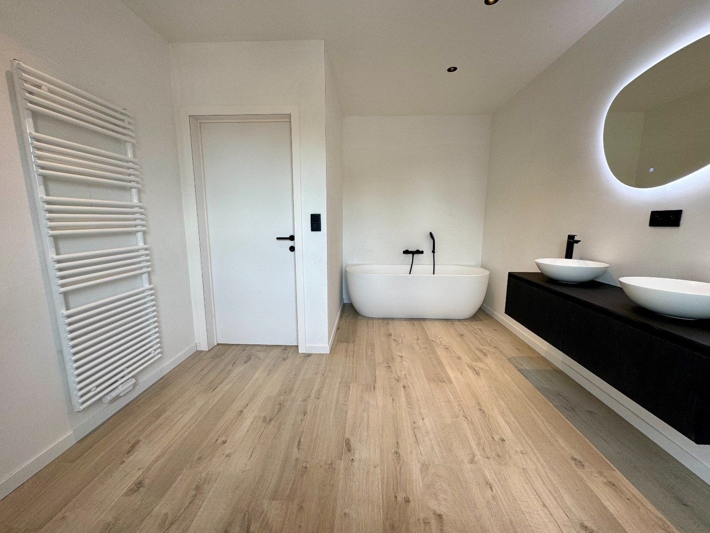 GERENOVEERDE WONING MET 3 SLPKS, TUIN EN GARAGE foto 13