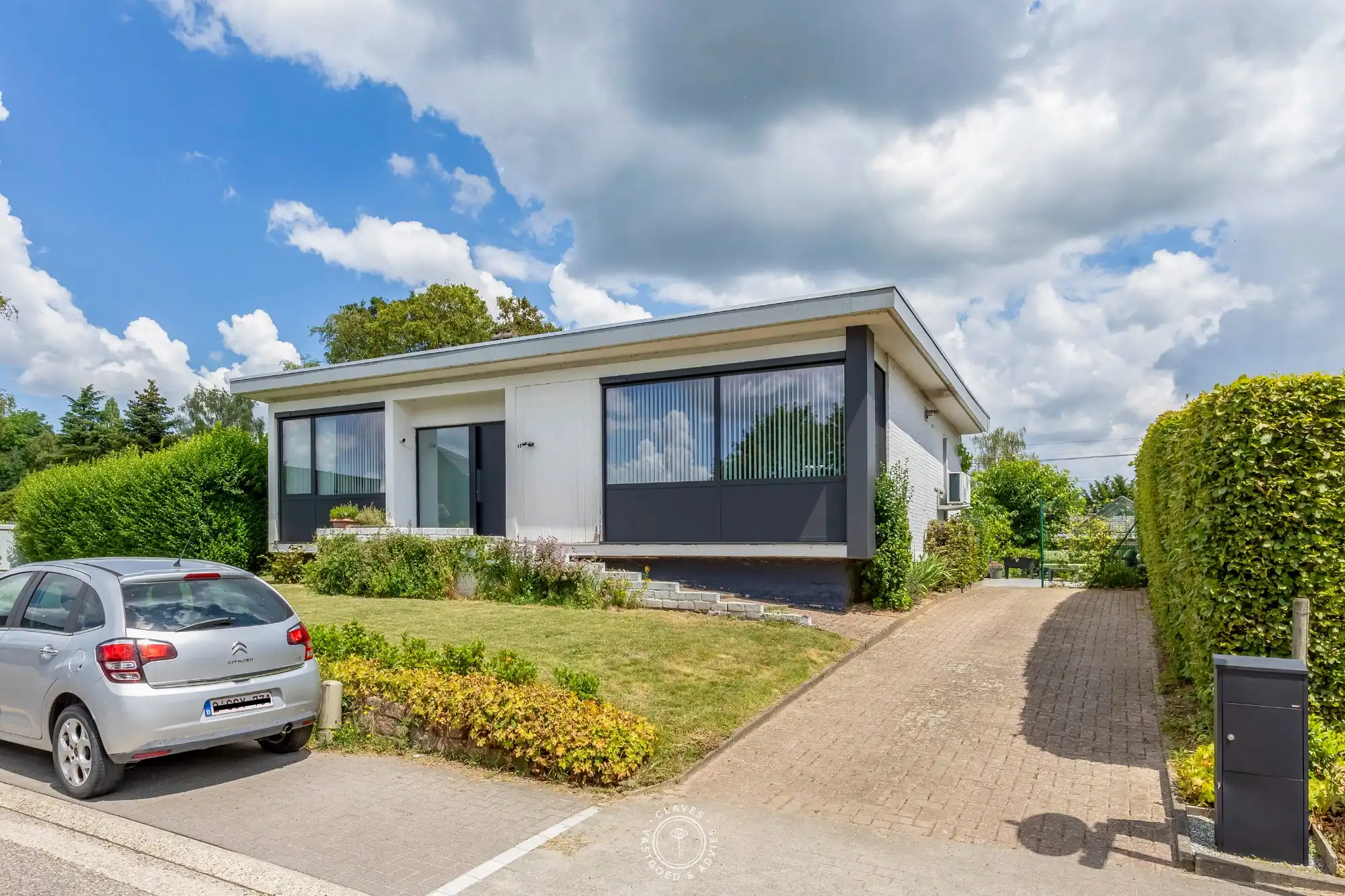 Zeer verzorgde bungalow op een ruim perceel foto {{pictureIndex}}