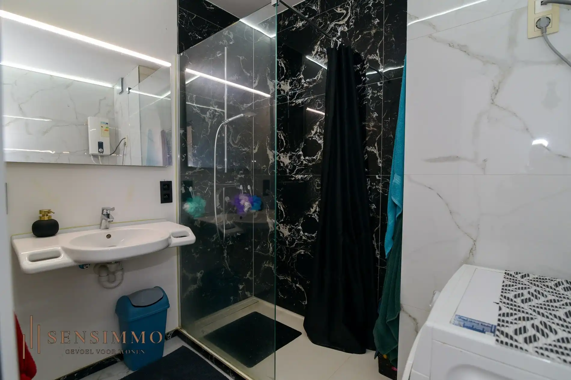 Lichtrijk en ruim 4 slaapkamer appartement met parking vlakbij Genk centrum! foto 13