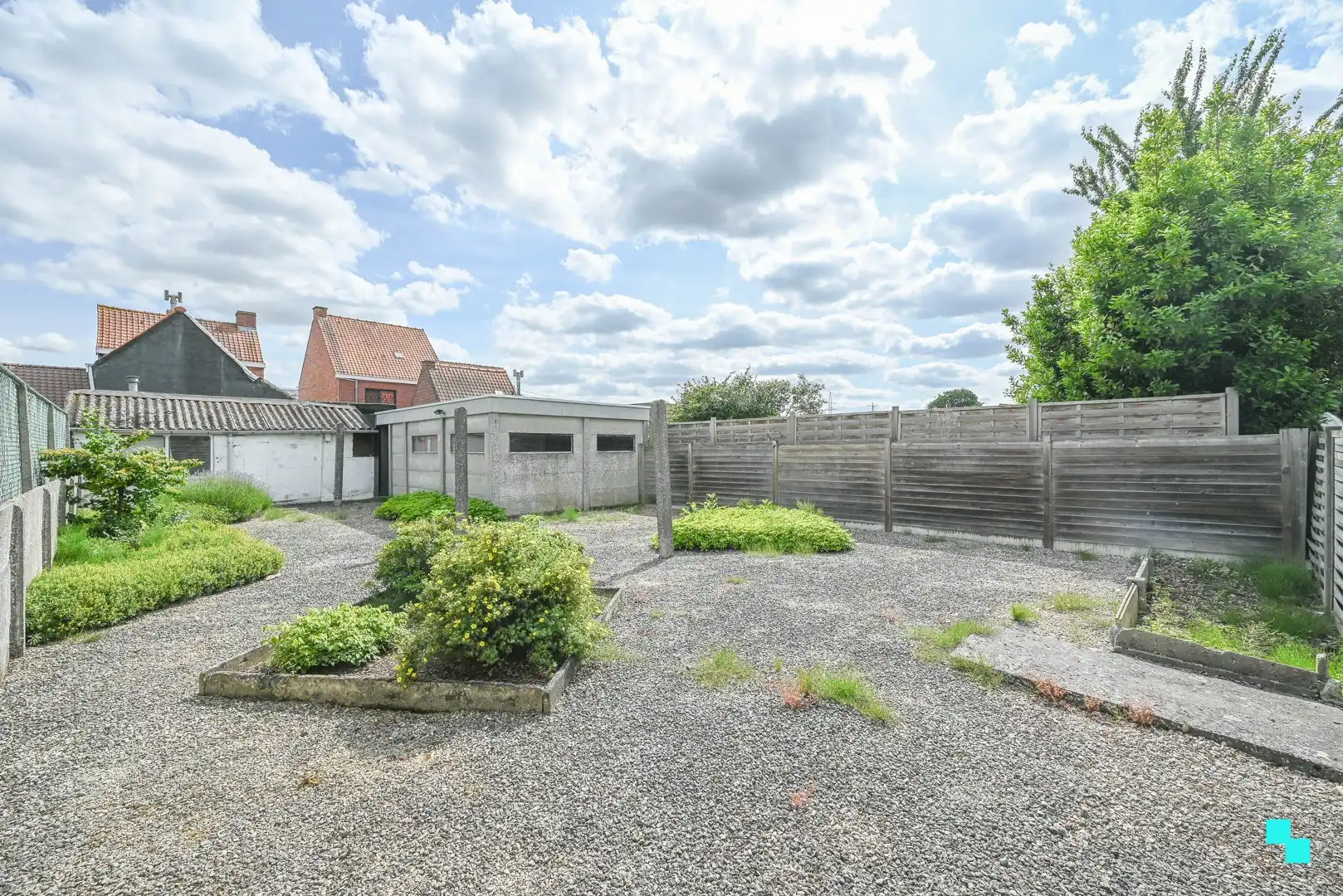 Te renoveren woonst met garage foto 19