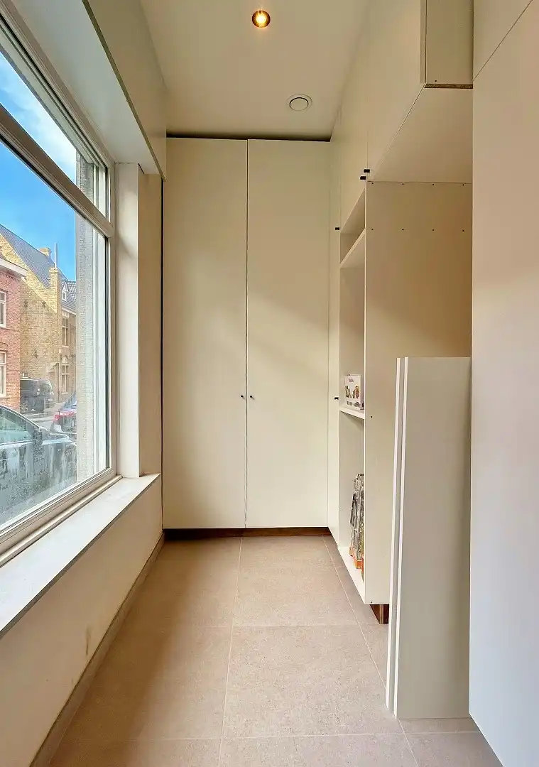 Volledig gerenoveerde rijwoning met 3 slaapkamers en gezellig tuintje. foto 3