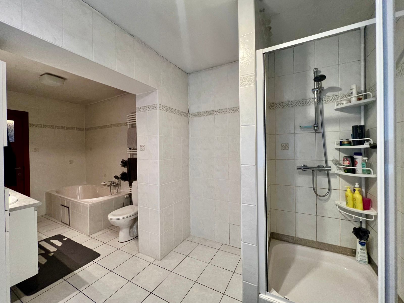 Zéér ruime gerenoveerde woning met 5 grote slaapkamers. foto 17