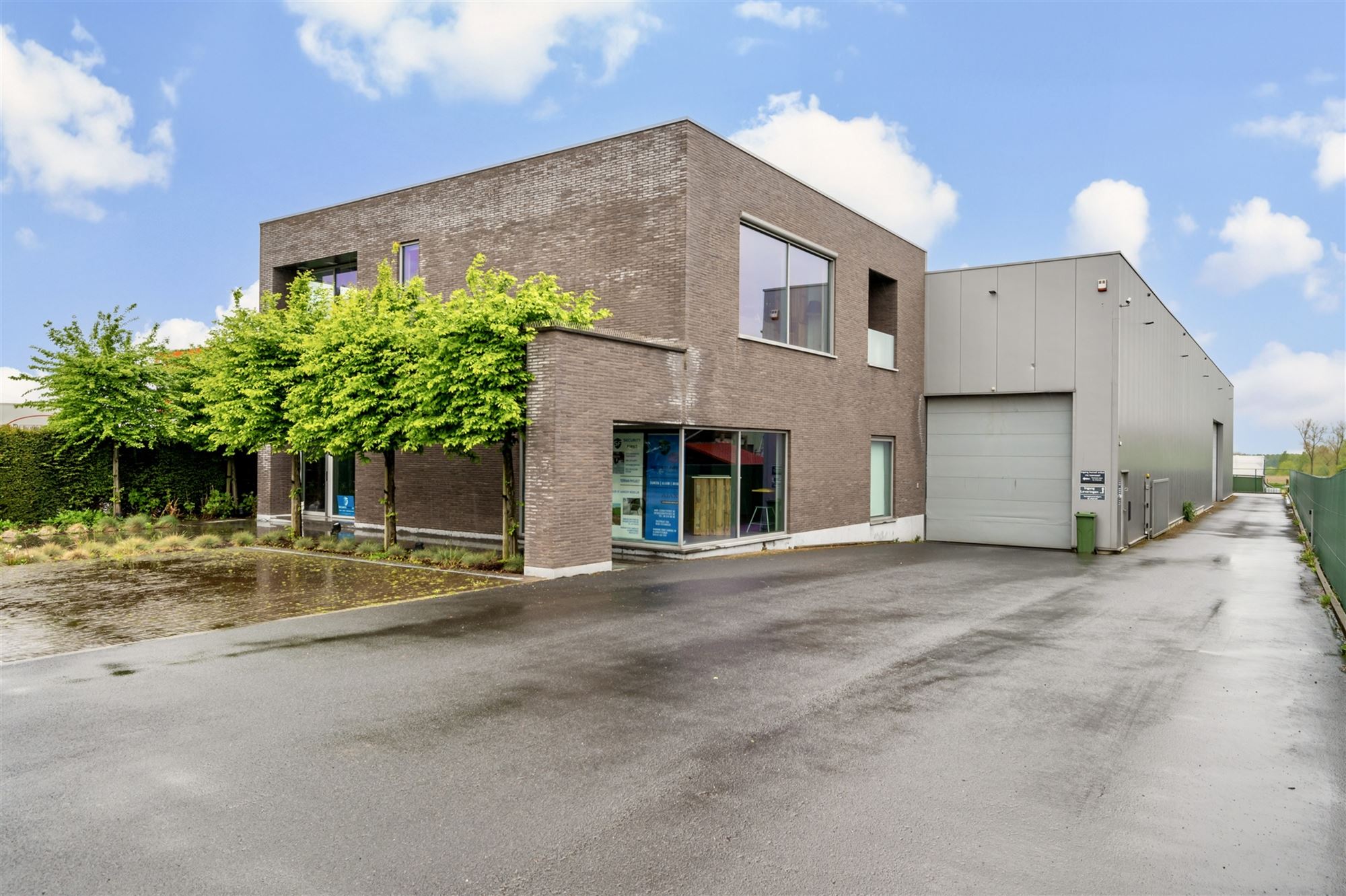 Zeer goed gelegen magazijn van ca 450 m2 foto 2