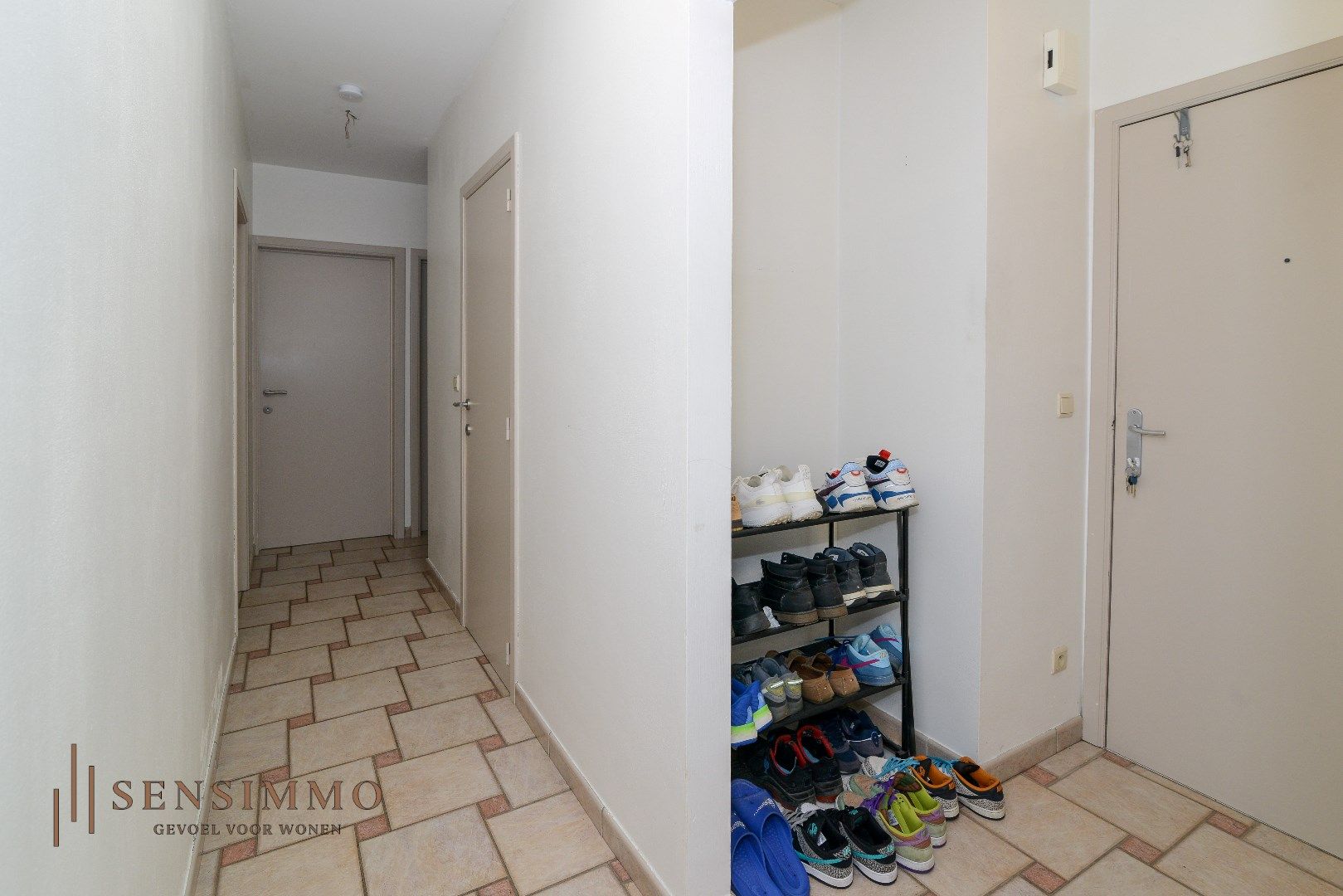 Centraal gelegen appartement in hartje Genk, ideaal voor eigen bewoning of investering! foto 4