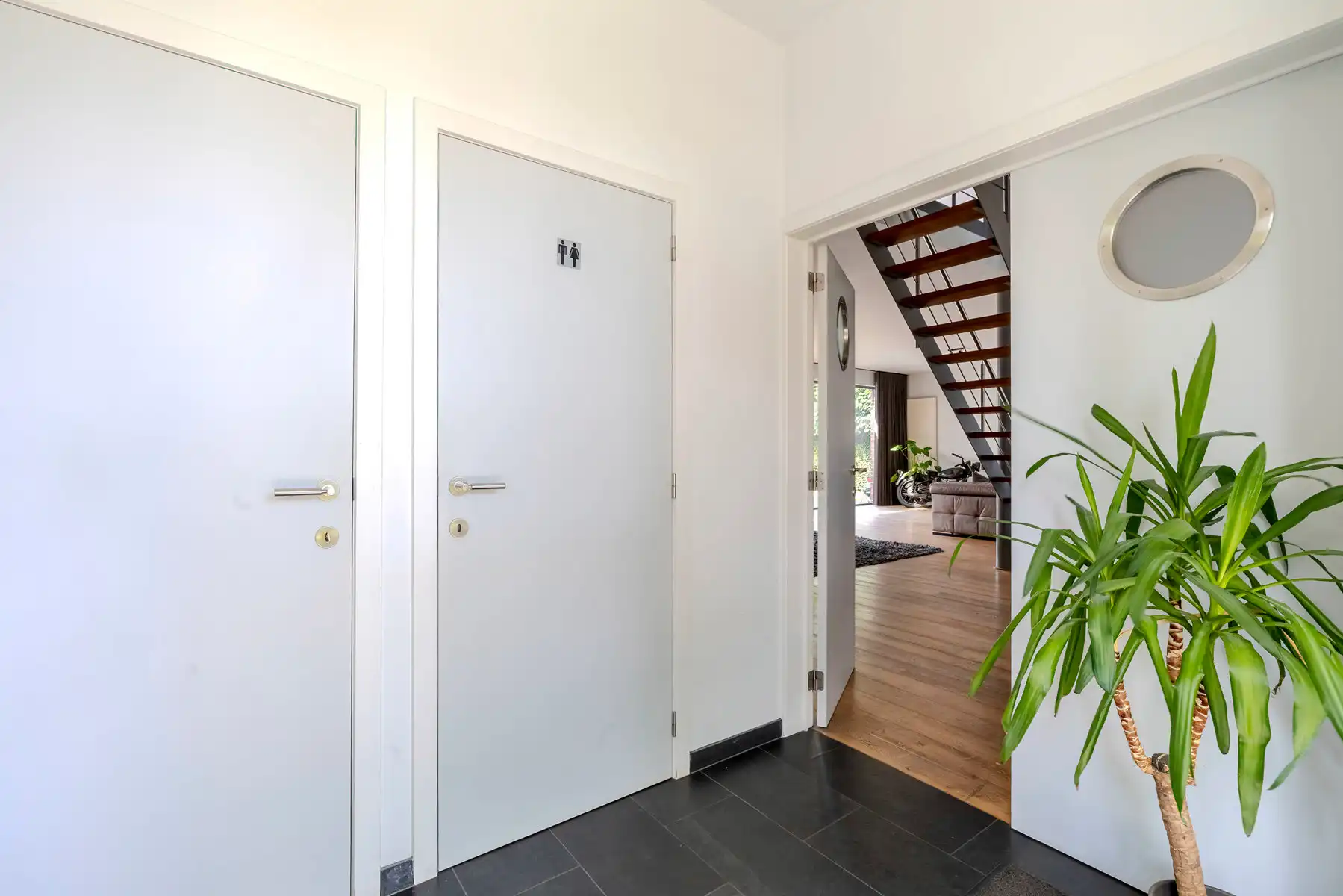 Moderne villa met zwembad op 1.282m² foto 5