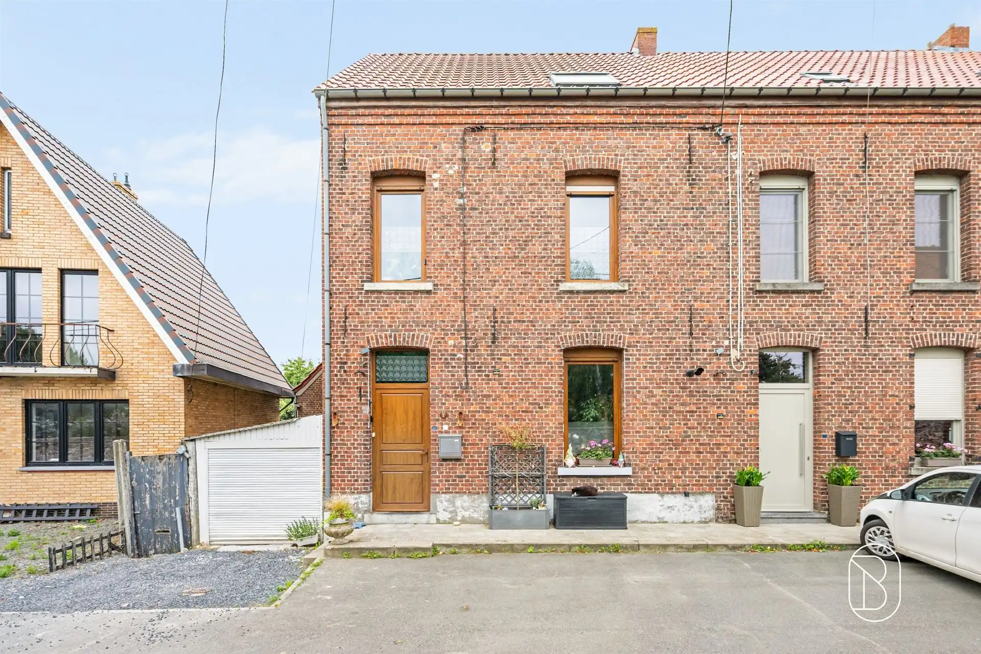 Hoofdfoto van de publicatie: Huis met 5 slk en een tuin, op een ideale locatie!