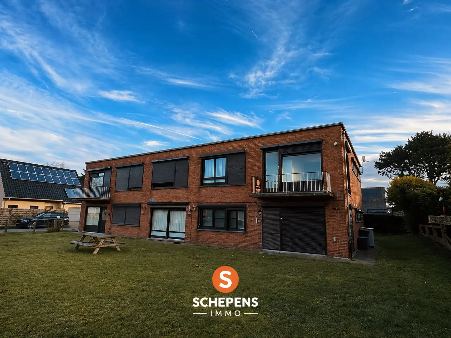 Hoofdfoto van de publicatie: Te renoveren studio met 2 slaapkamers te koop in Vosseslag – De Haan.