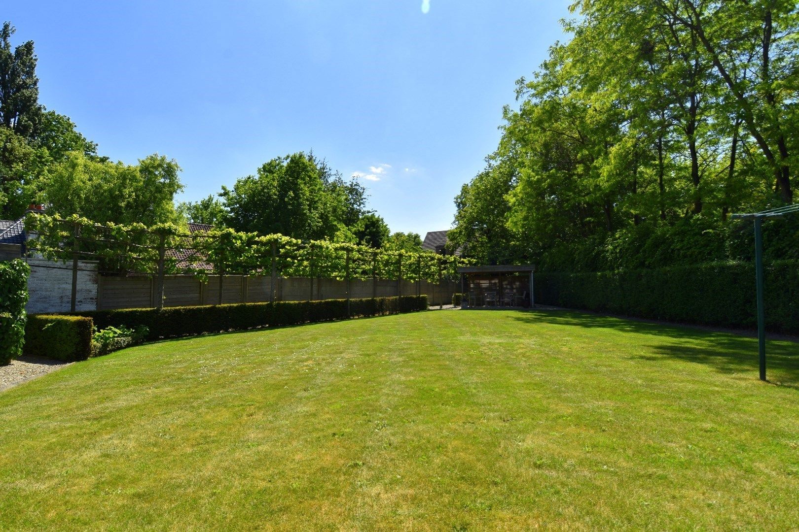 Landelijke villa op top locatie met grote zuidgerichte tuin foto 14