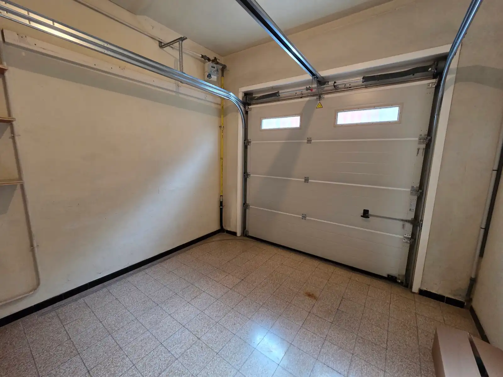 Goedgelegen woning met garage en mooie tuin foto 24