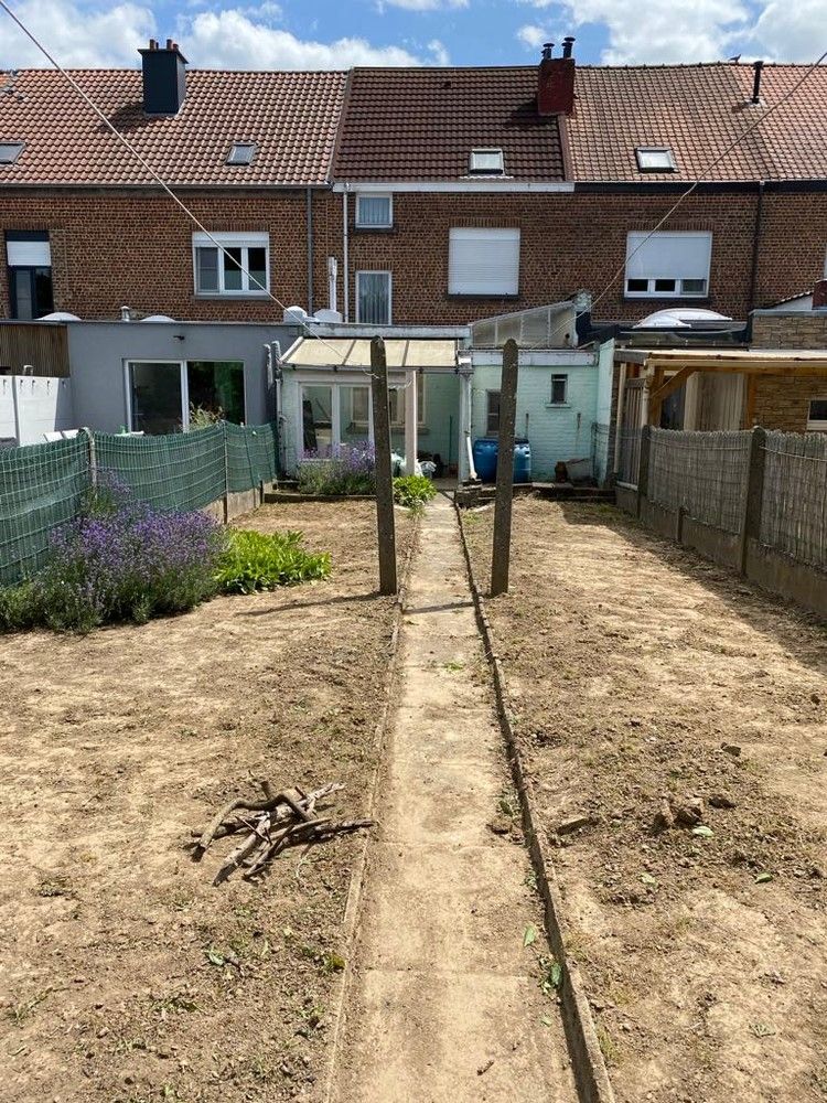 Op te frissen woning met potentieel en tuin foto 5