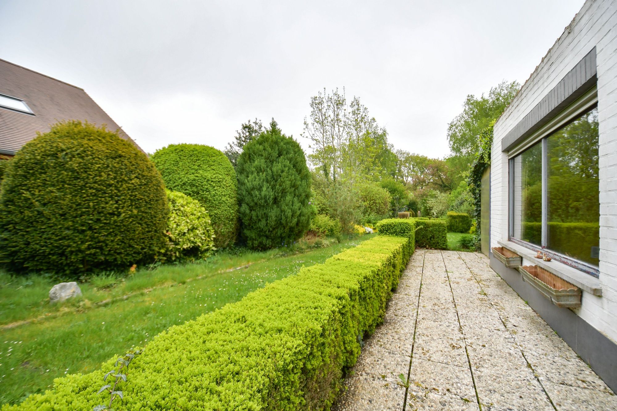 GOED GELEGEN WONING met prachtige idyllische tuin en uitweg op een perceel van 2034 m² met landelijke uitzichten foto 25