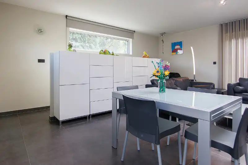 Knap afgewerkte, energiezuinige en ruime woning met vier slaapkamers, guesthouse/praktijkruimte op een centrale (maar toch bosrijke!) locatie te As foto 38