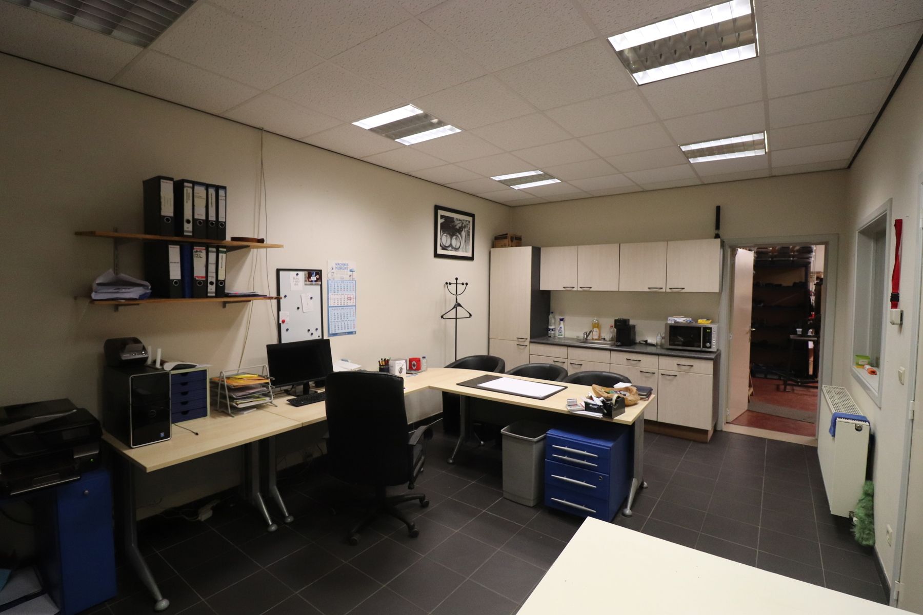 Een bedrijfshal van 270m² in bedrijvencentrum Merksplas. foto 8