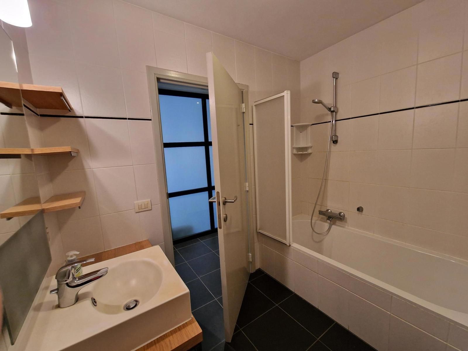 Appartement met groot terras en garage op Boulevard te Mol foto 24