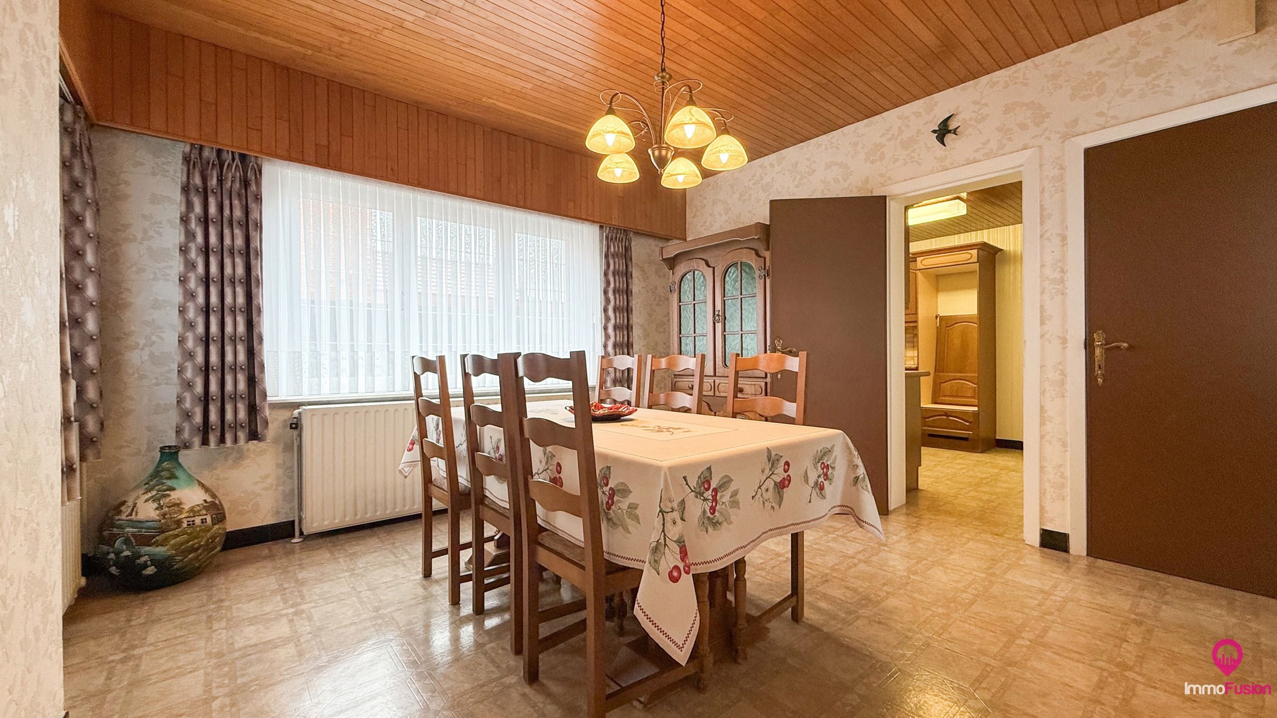 Ruime woning met 3 slaapkamers en zeer breed perceel! foto 9