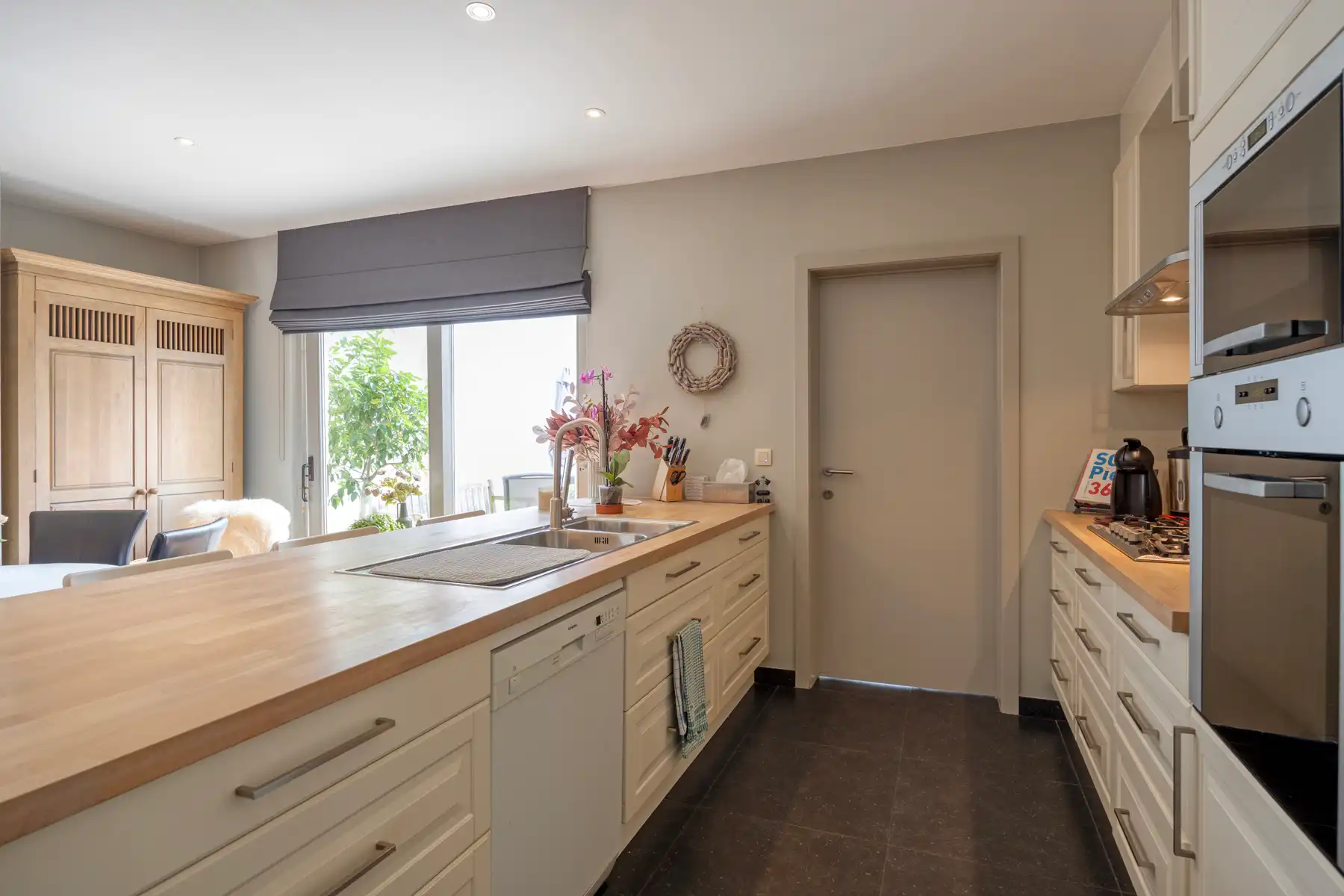 Herenhuis op toplocatie met 4 slaapkamers, garage en tuin! foto 10