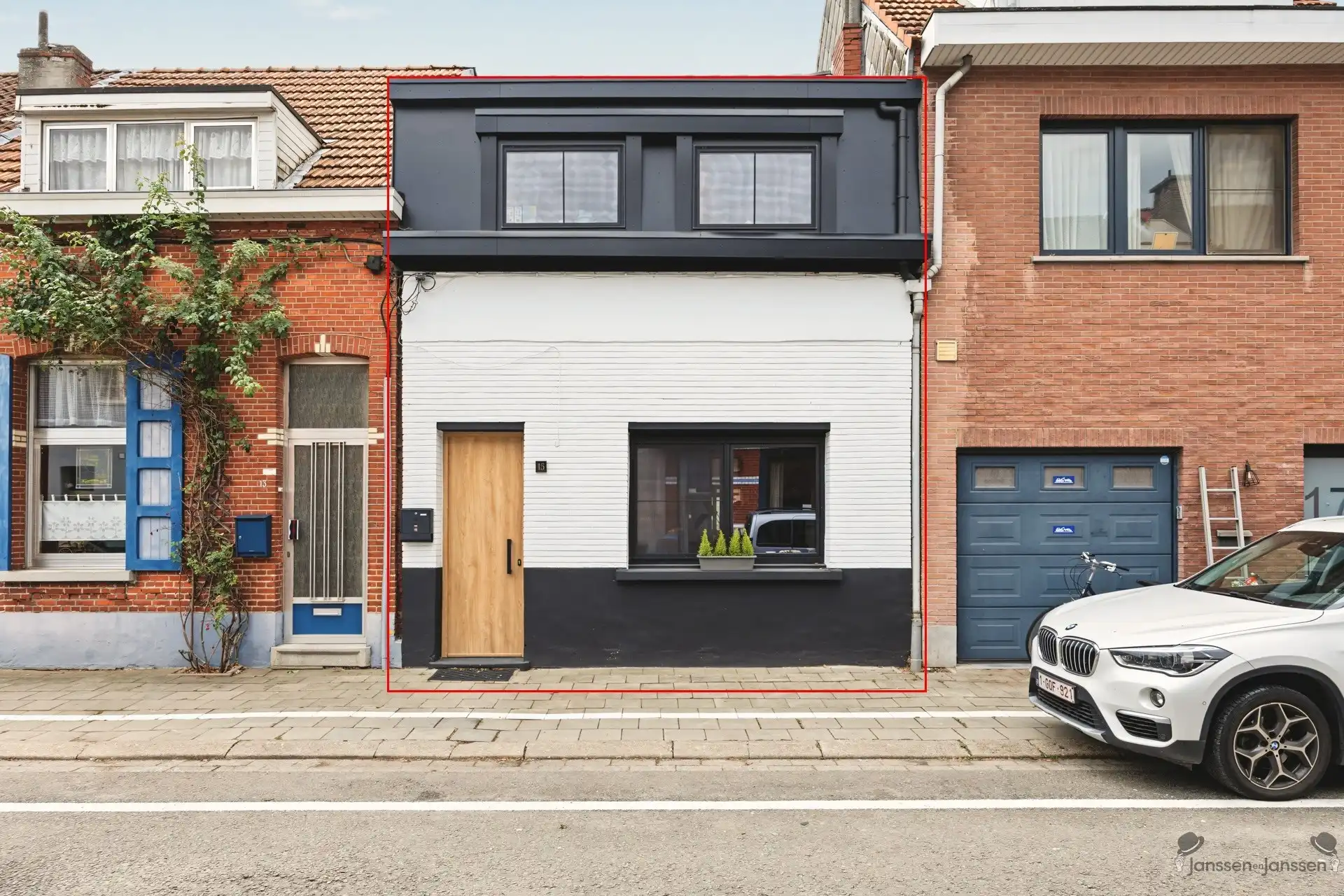 Gerenoveerde woning in gewilde straat in Schoten foto {{pictureIndex}}