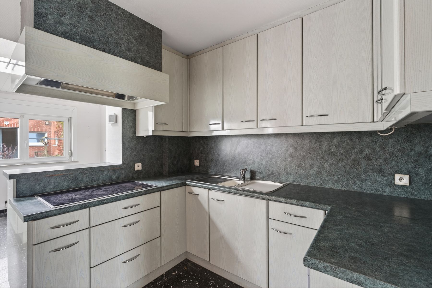 Woning met tuin, bijgebouw & carport in groen Sint-Michiels foto 7