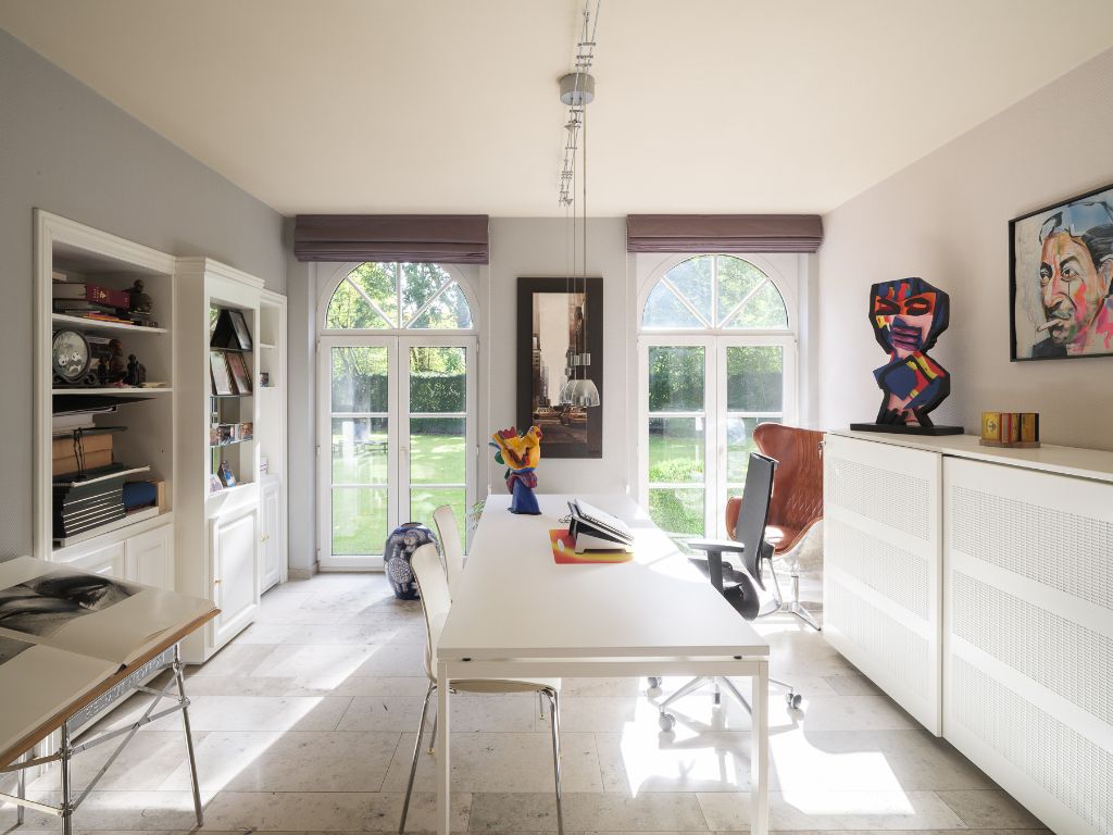 Vrijstaande villa (363 m²) met ruim bijgebouw op een gunstig perceel van 1.205 m² foto 10