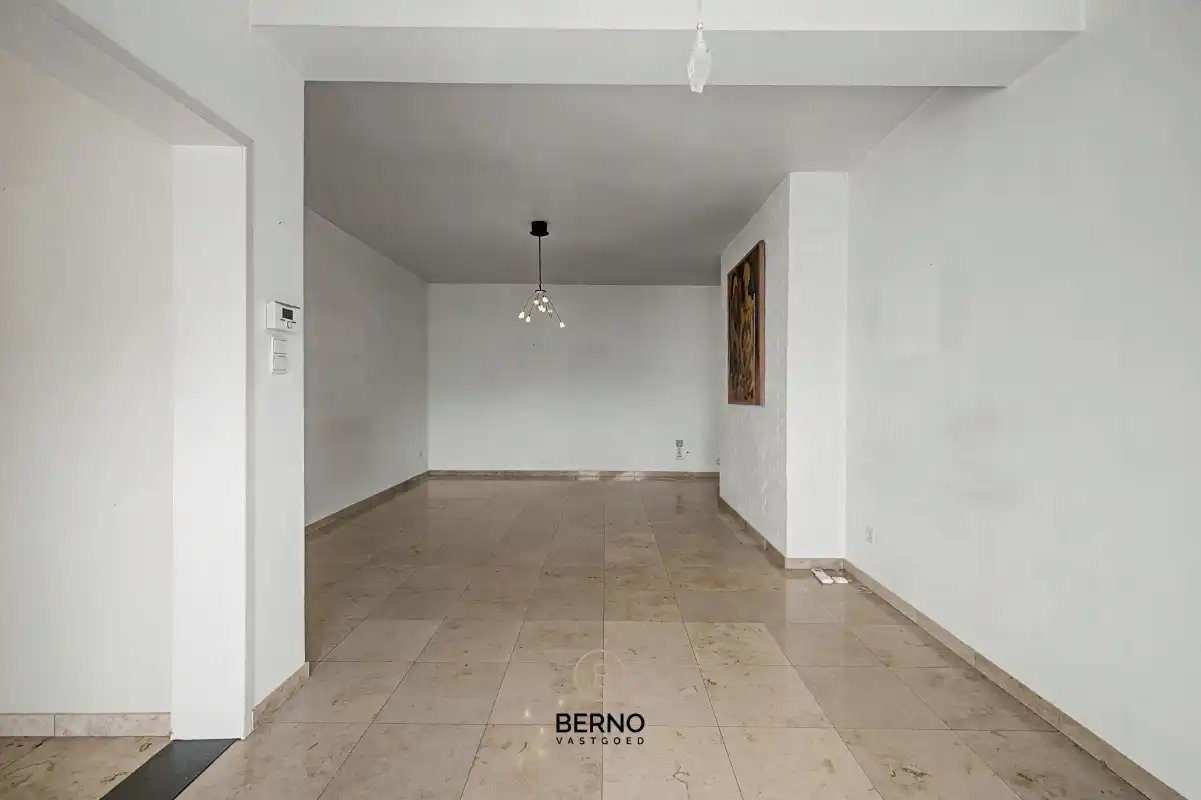 Rijwoning met ruime garage en zongerichte tuin. foto 8