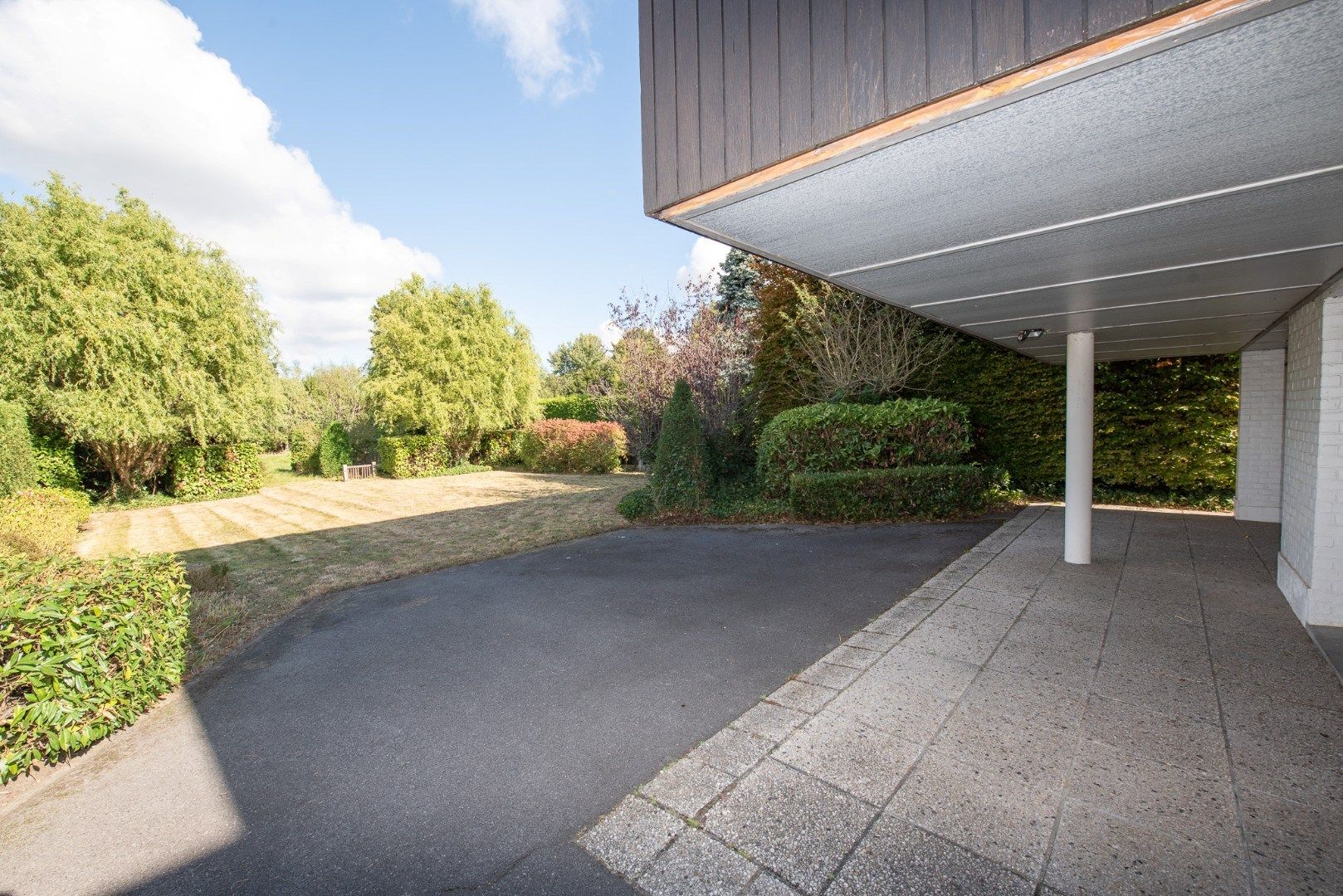 Stevige architectenwoning op toplocatie te koop in het Villapark in Waregem. Uniek renovatieproject! foto 4