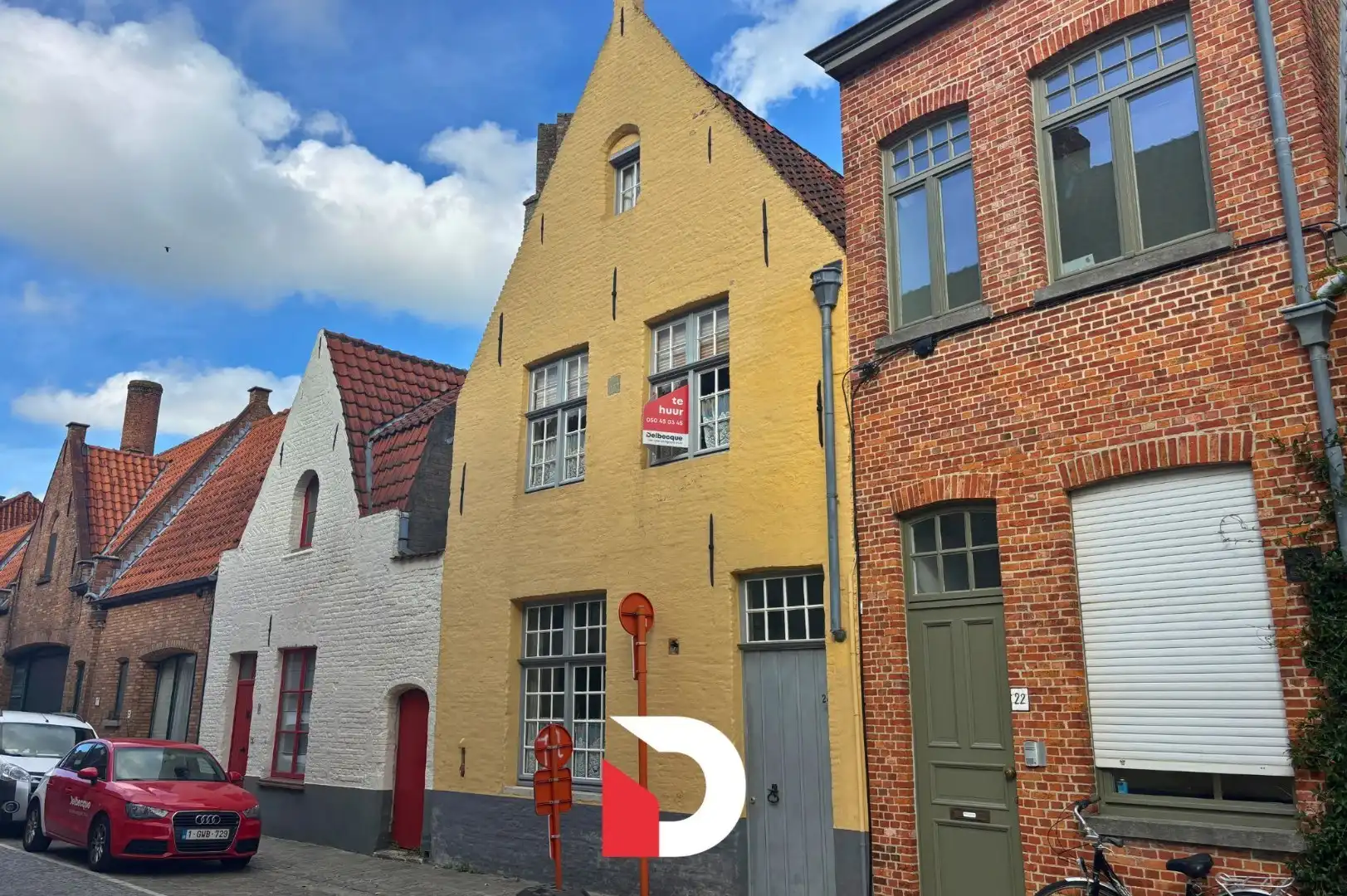 Woning in centrum Brugge met 4 slaapkamers en een gezellige stadstuin foto {{pictureIndex}}