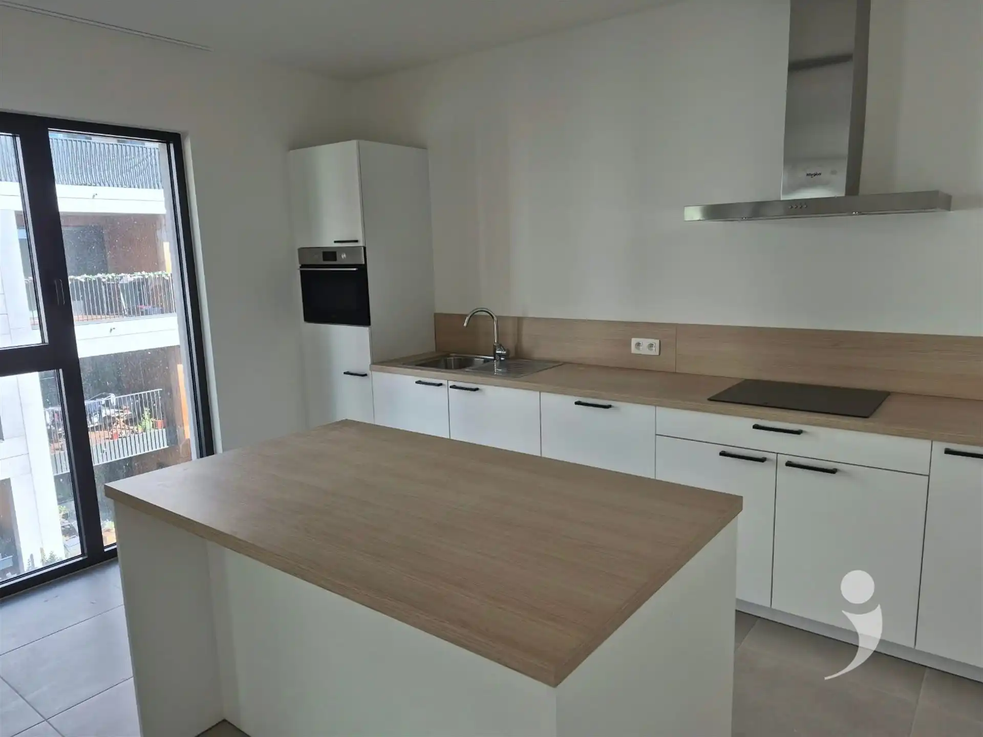 Nieuwbouw appartement met dubbele staanplaats voor de wagen foto 7
