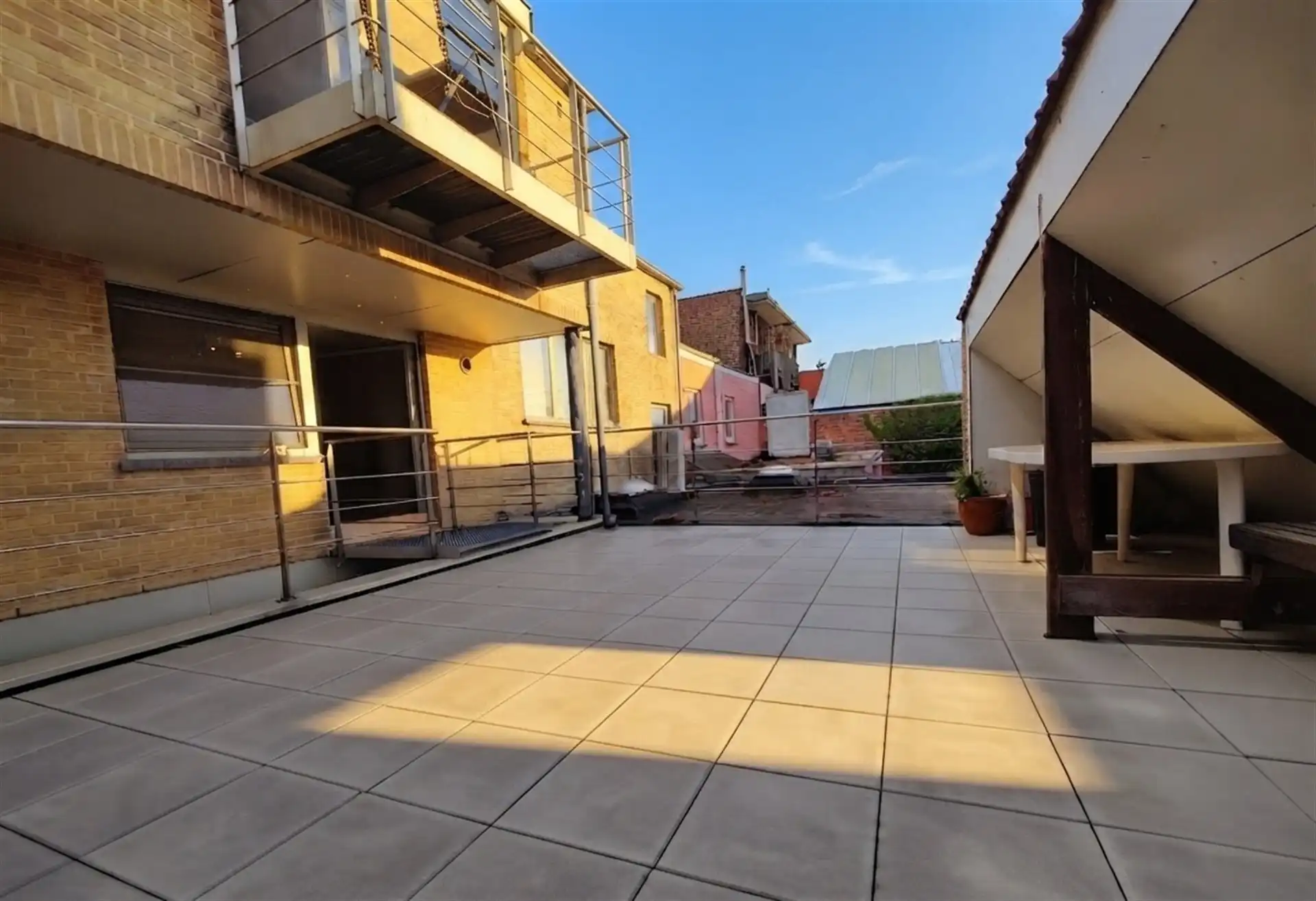 Zeer ruim appartement met zonnig terras foto 16