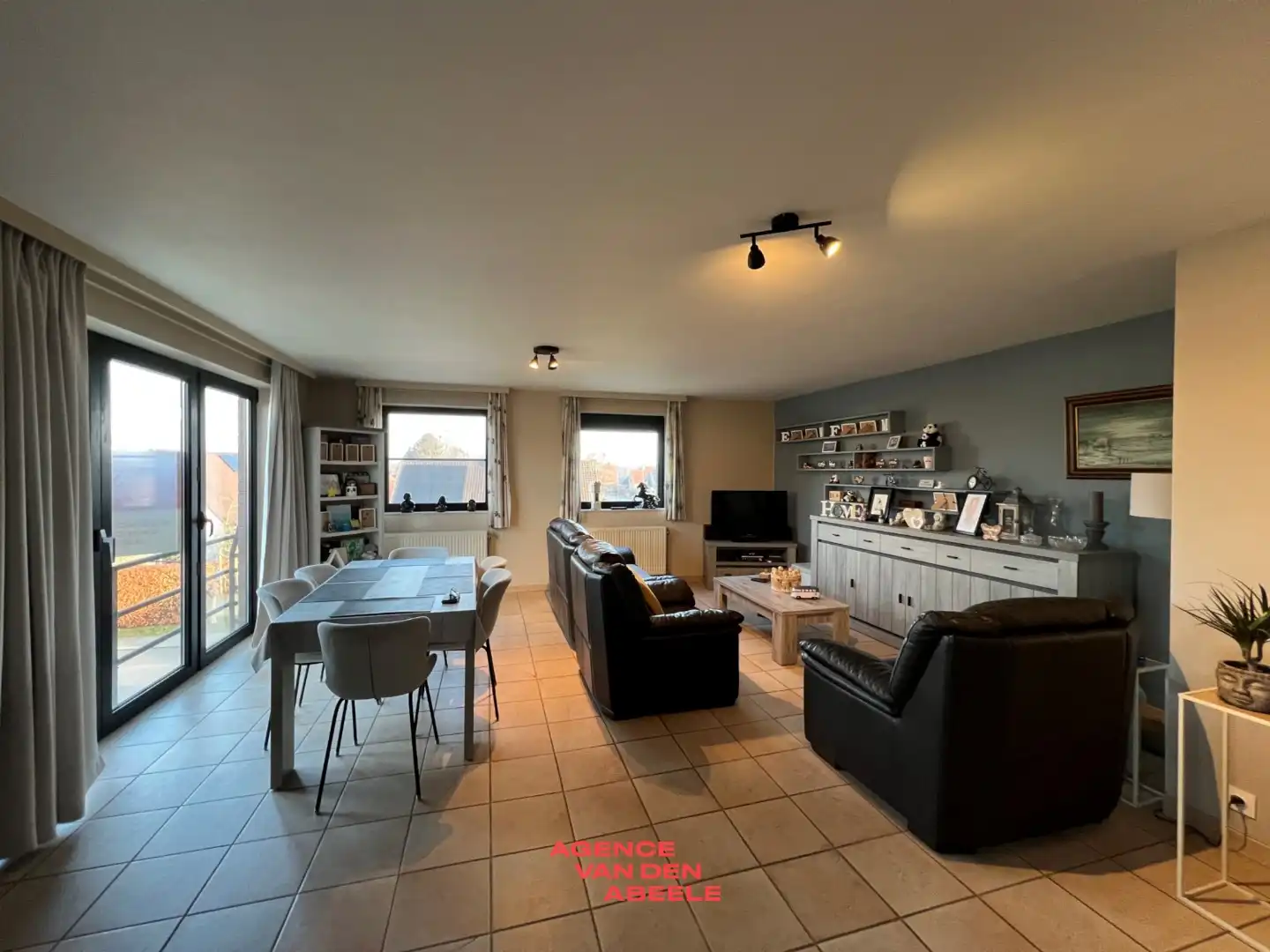 Hedendaags 2 slaapkamer appartement te Oostkamp foto 3