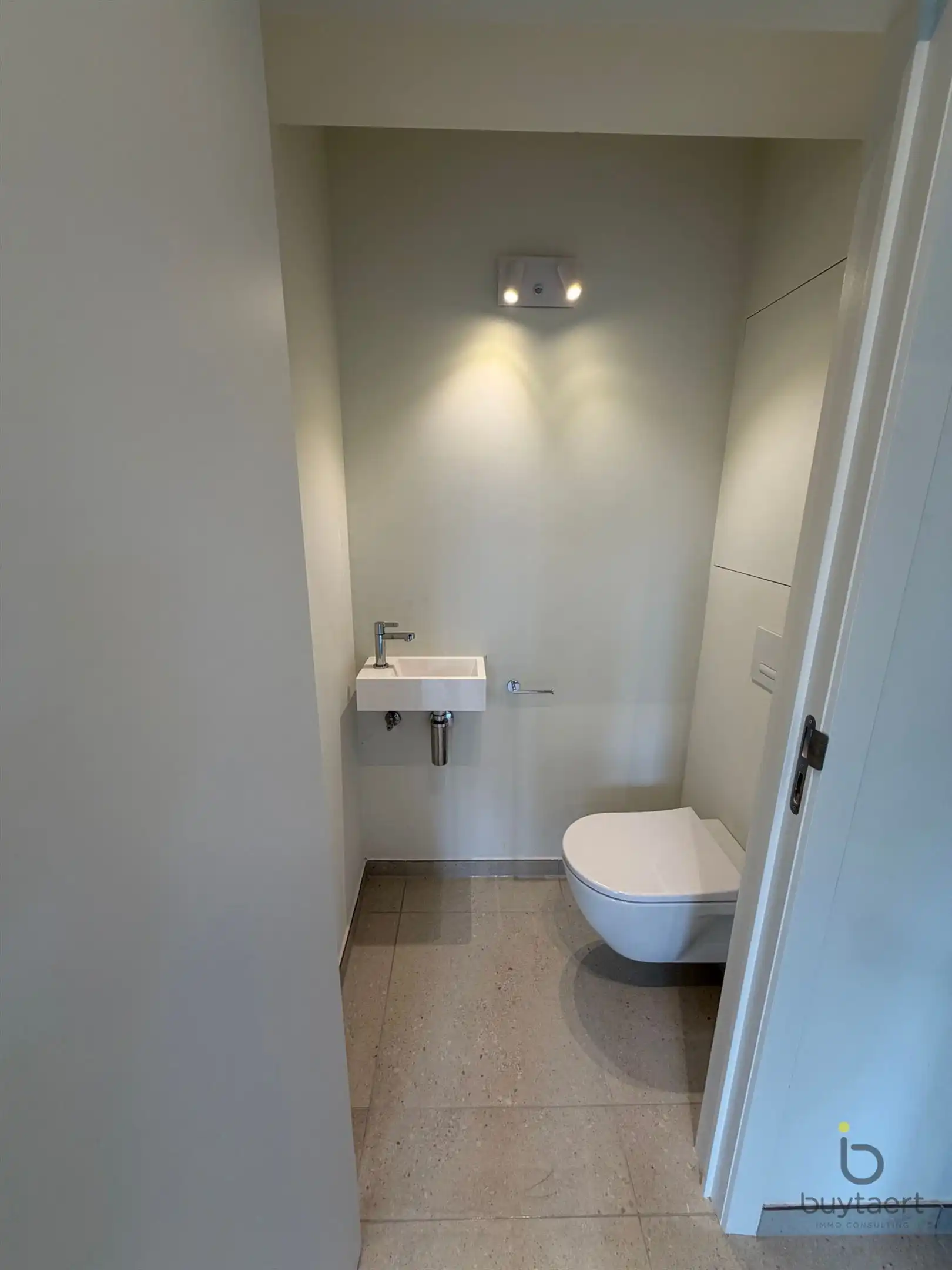 Gerenoveerd 3 slaapkamer appartement op de Singel Antwerpen. foto 12