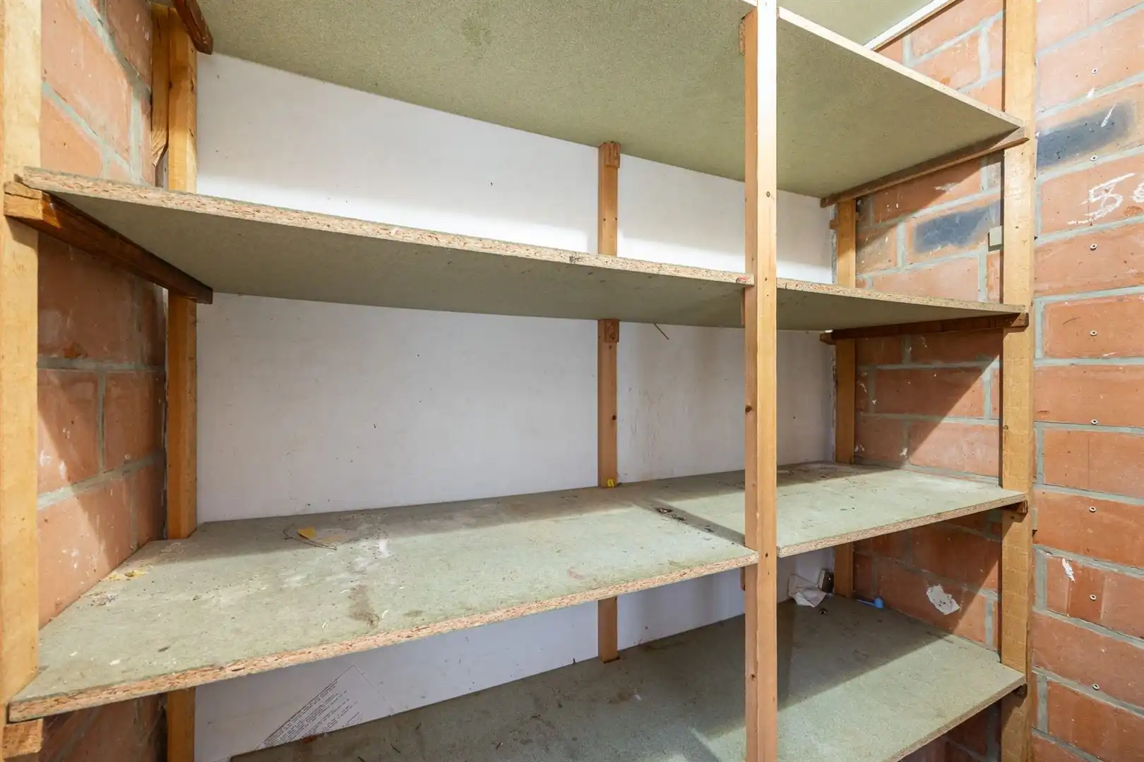 Te renoveren gezinswoning met tuin en garage in rustige centrumstraat foto 24