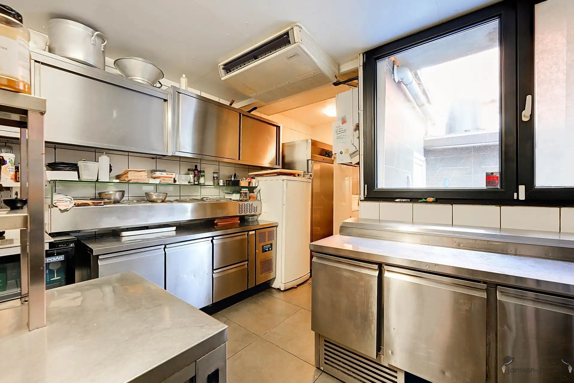 Opbrengsteigendom met ruime duplexappartement (144m²) en handelsgelijkvloers foto 13