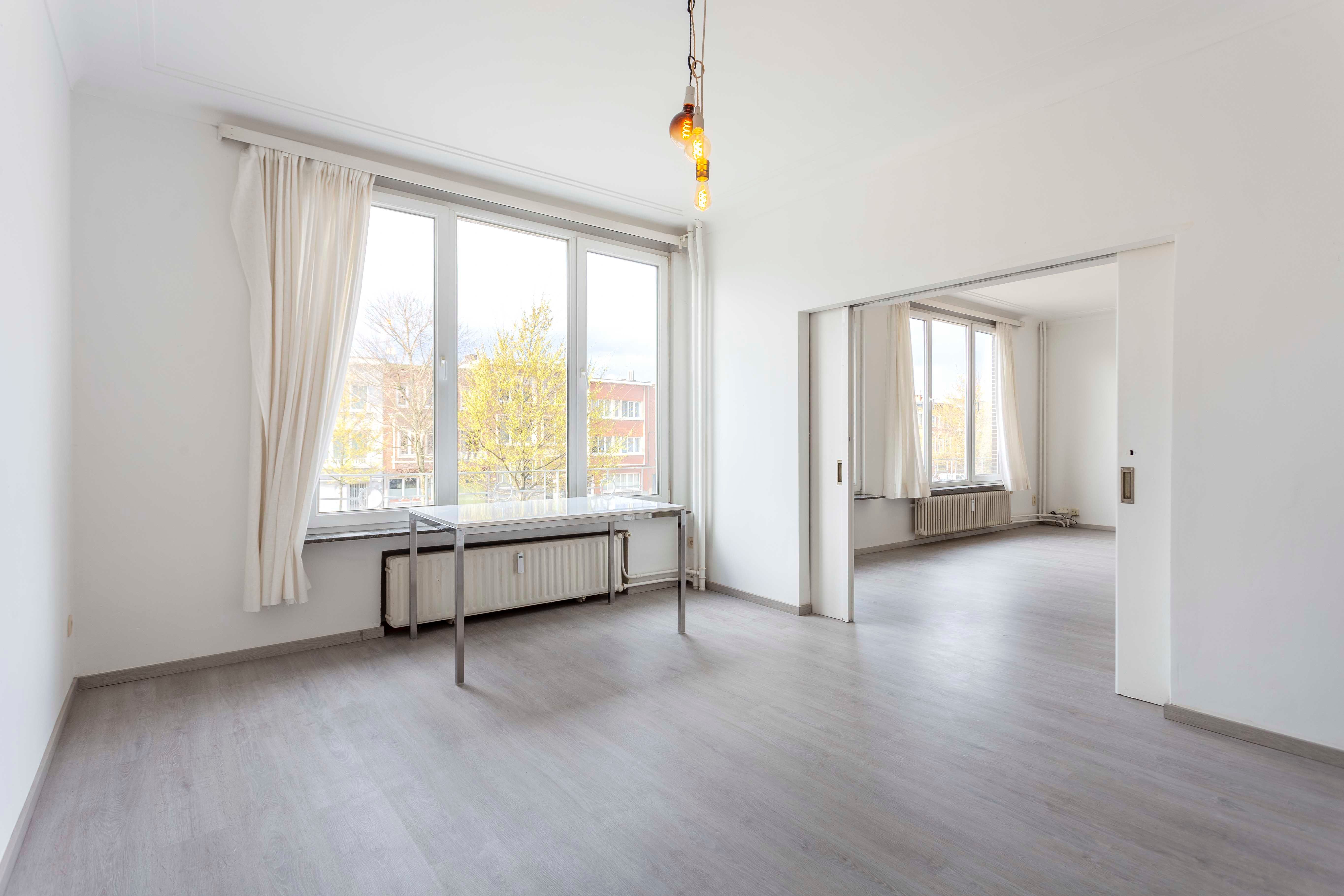 Trendy en ruim appartement met twee slaapkamers te huur in Berchem! foto 5