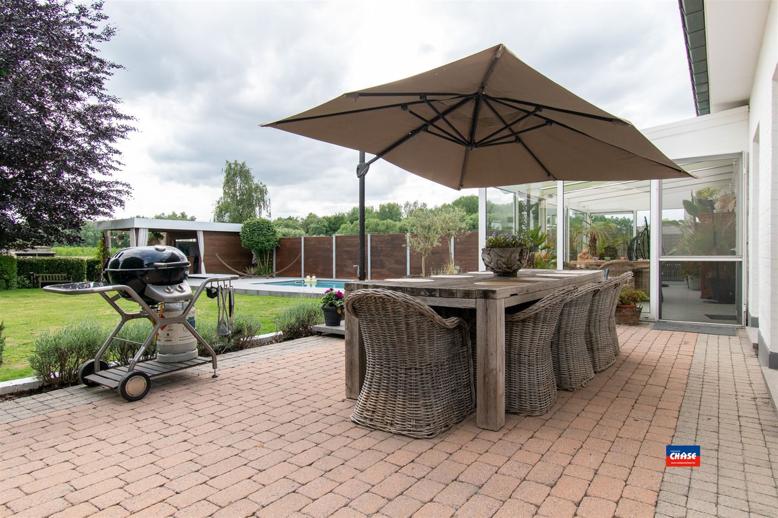 PRACHTIG LANDHUIS MET PRAKTIJKMOGELIJKHEDEN EN ZWEMBAD OP EEN TOTALE OPPERVLAKTE VAN 10a 50ca  foto 8